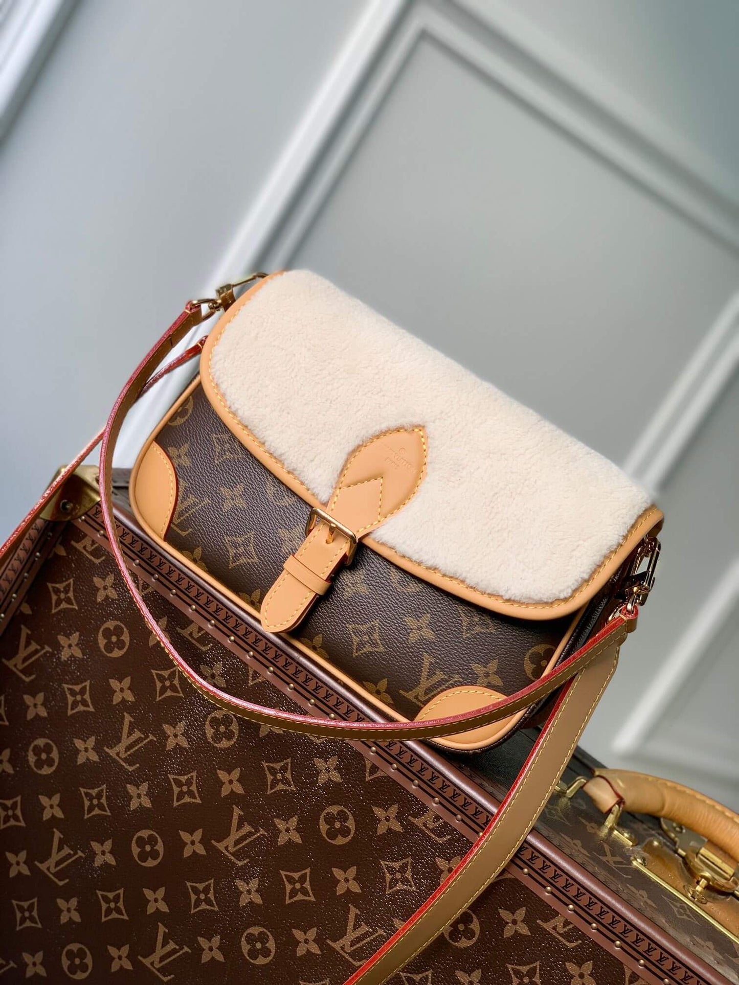 m46317 diane cashmere monogram 25cm brown
