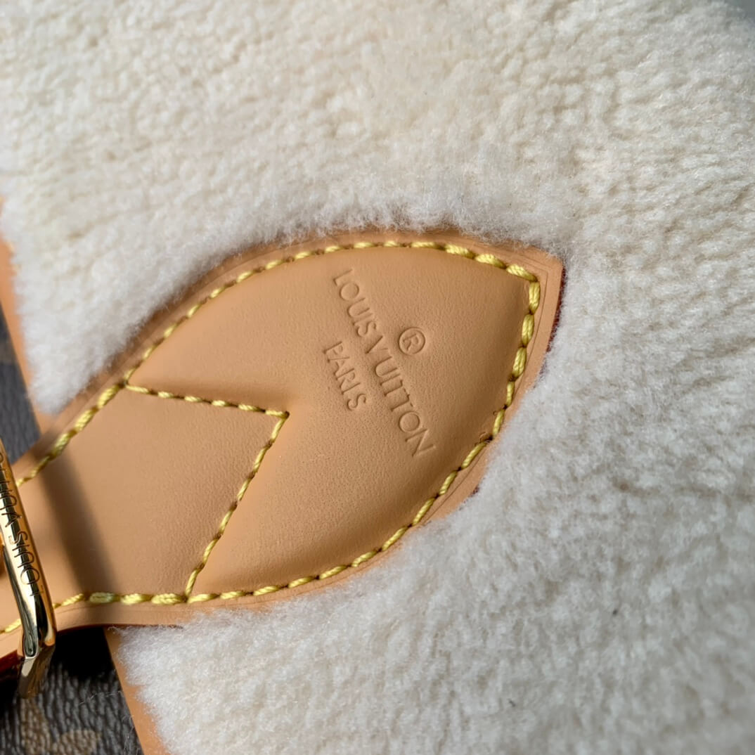 m46317 diane cashmere monogram 25cm brown