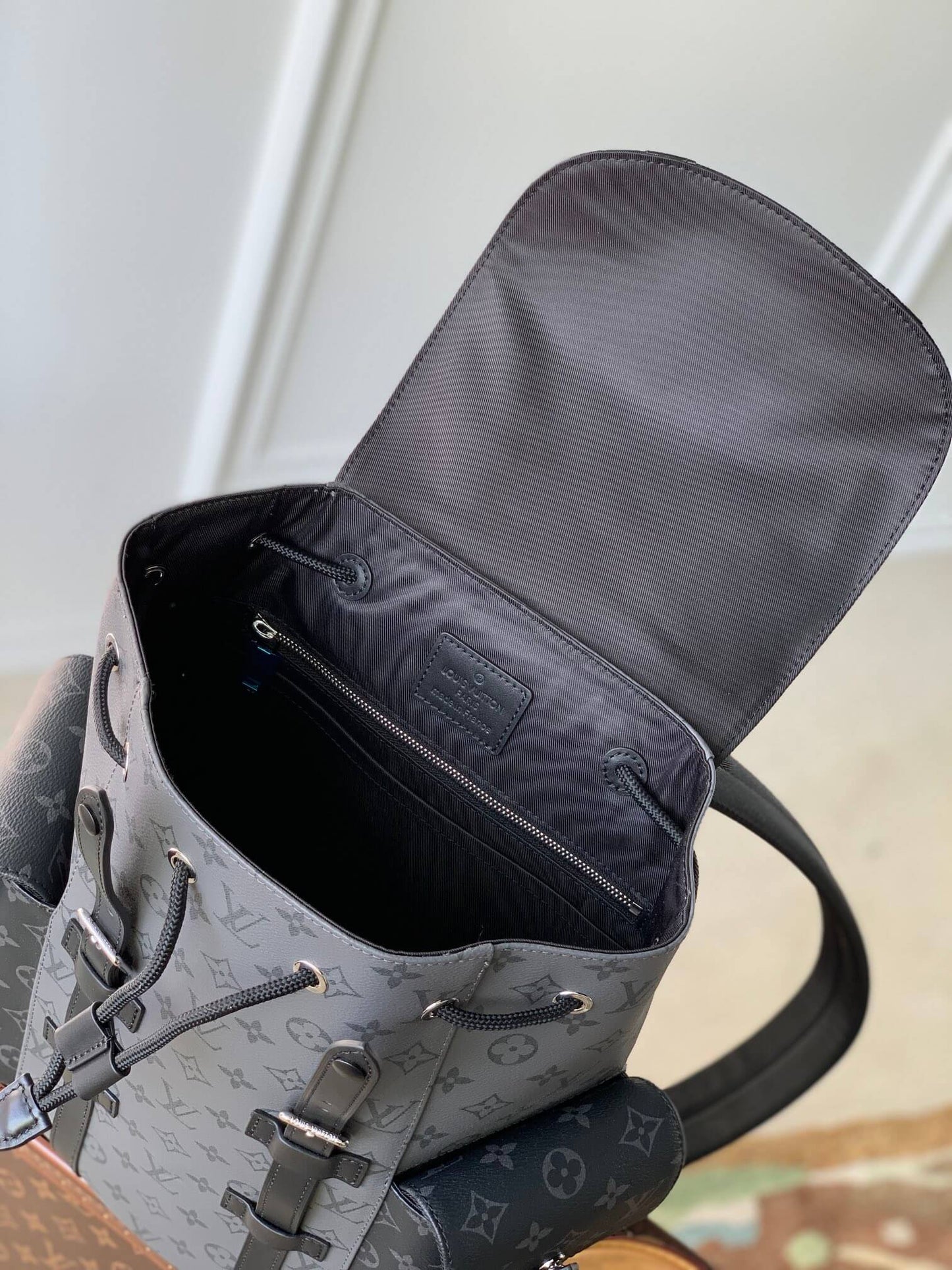 m46331 christopher monogram eclipse reverse 32cm black grey cowhide real leather