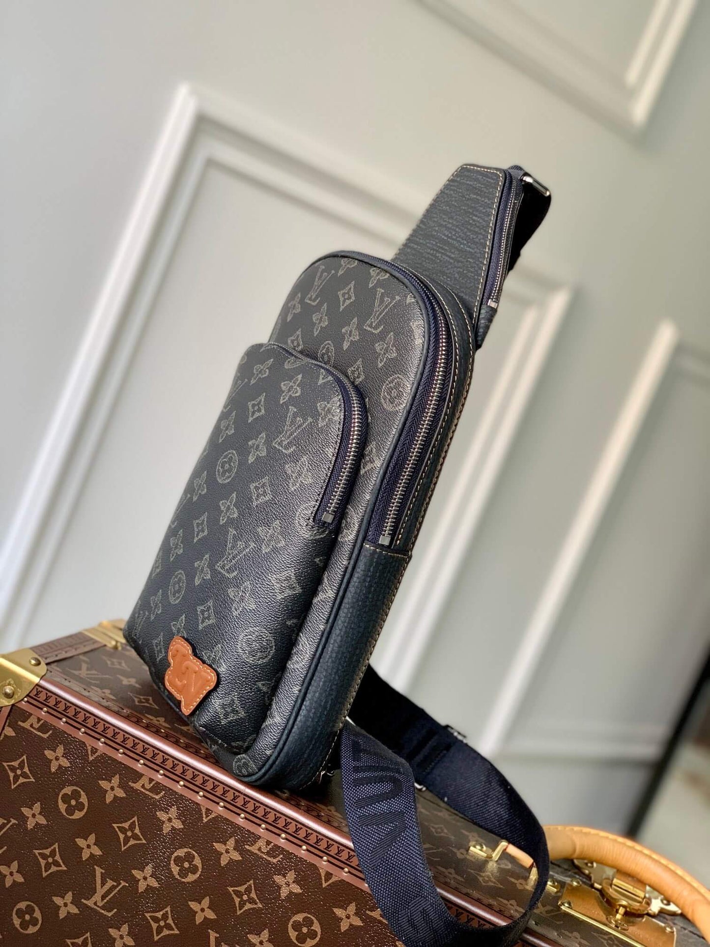 m46344 avenue sling bag mm damier graphite 20cm black chest bag fanny pack shoulder bag