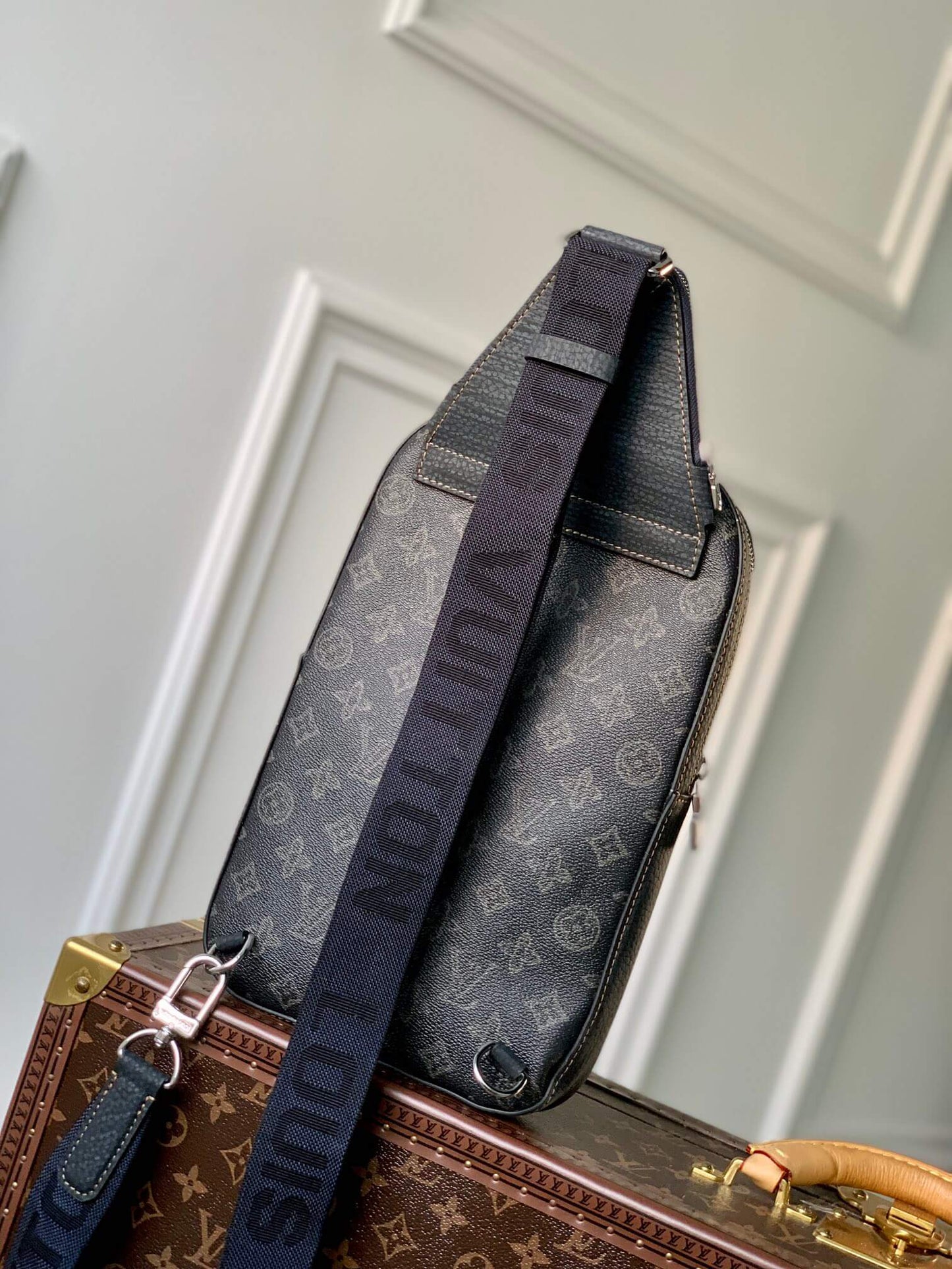 m46344 avenue sling bag mm damier graphite 20cm black chest bag fanny pack shoulder bag