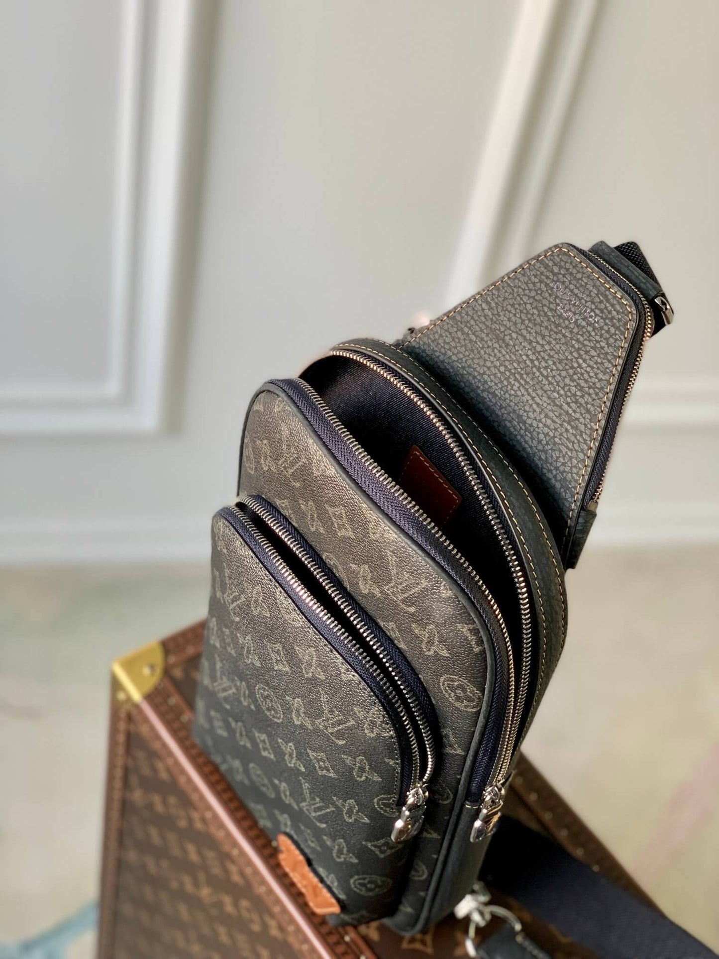 m46344 avenue sling bag mm damier graphite 20cm black chest bag fanny pack shoulder bag