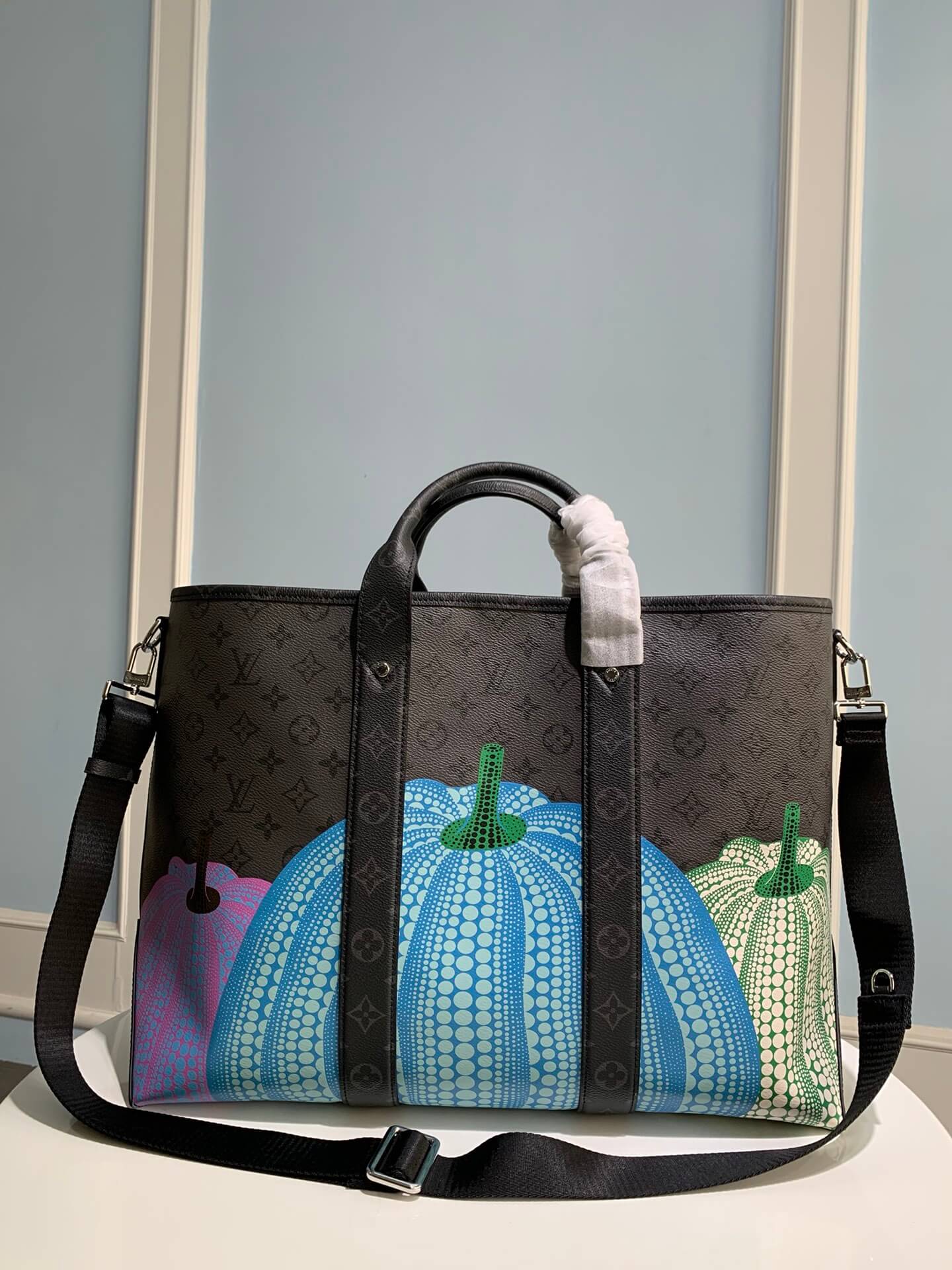 m46434 lu x yk weekend tote monogram eclipse reverse 43cm monogram eclipse reverse coated canvas with colorful pumpkin print