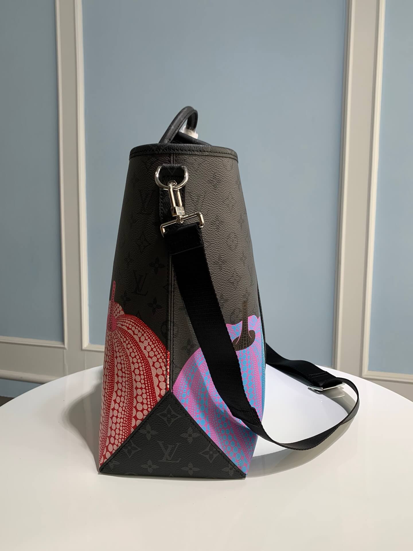 m46434 lu x yk weekend tote monogram eclipse reverse 43cm monogram eclipse reverse coated canvas with colorful pumpkin print