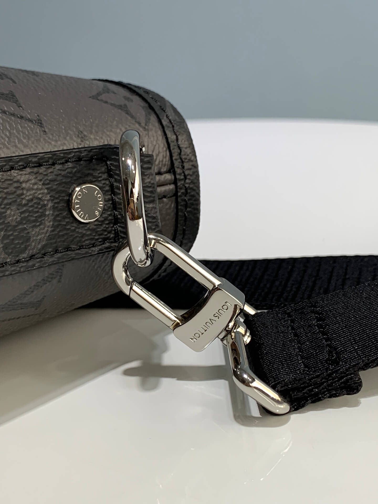 m46434 lu x yk weekend tote monogram eclipse reverse 43cm monogram eclipse reverse coated canvas with colorful pumpkin print