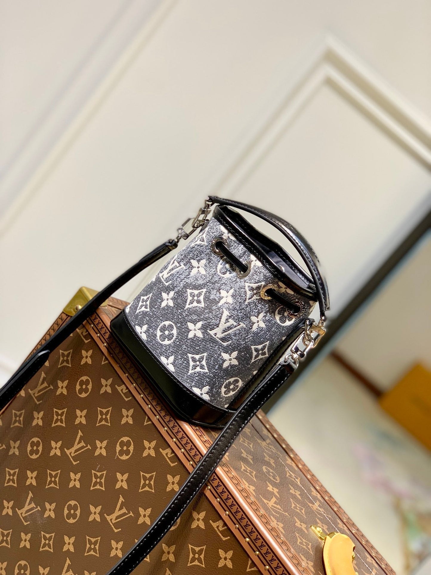 m46449 mini bucket bag cruise monogram 16cm grey
