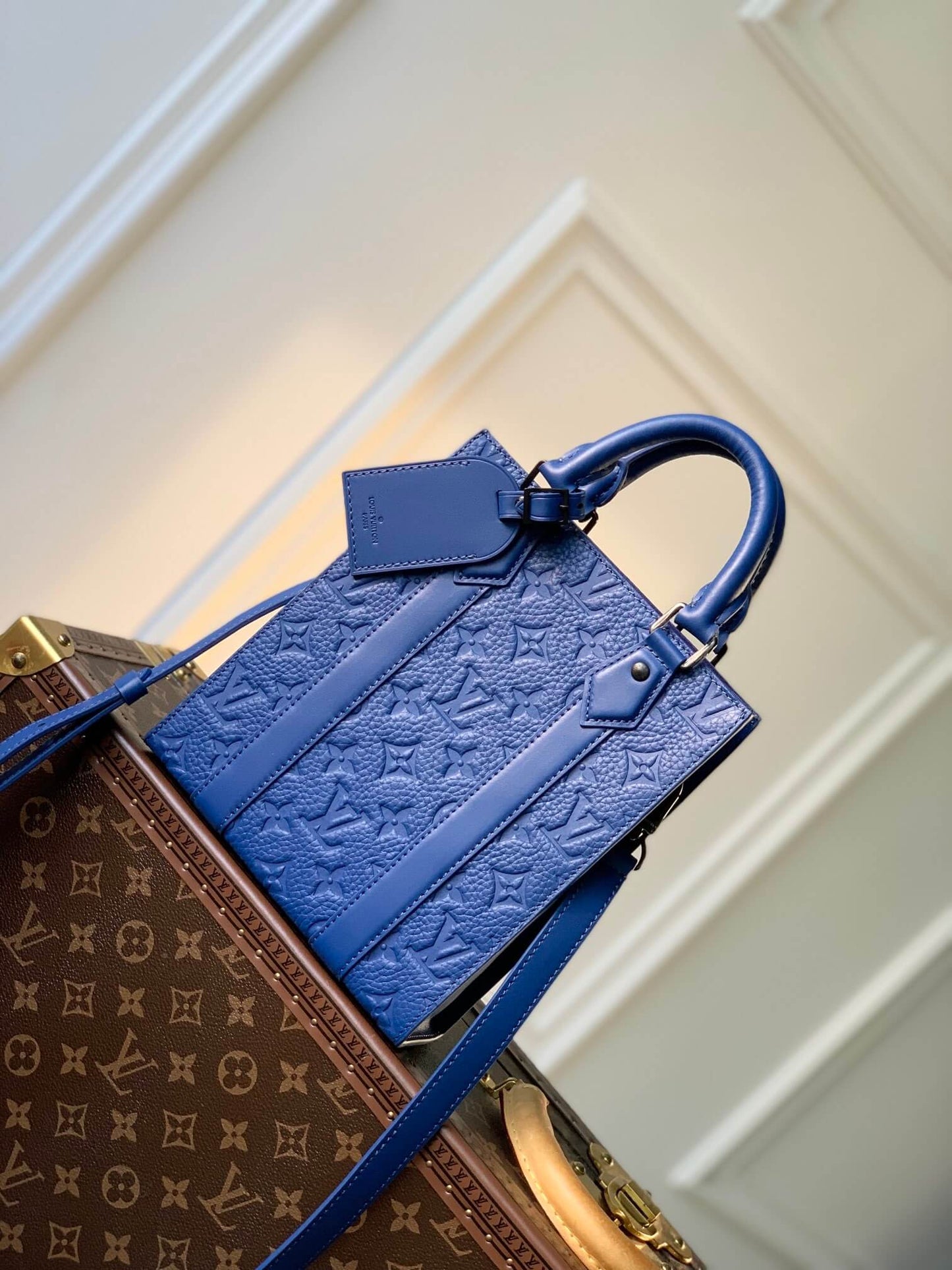 m46453 sac plat monogram eclipse 19cm blue