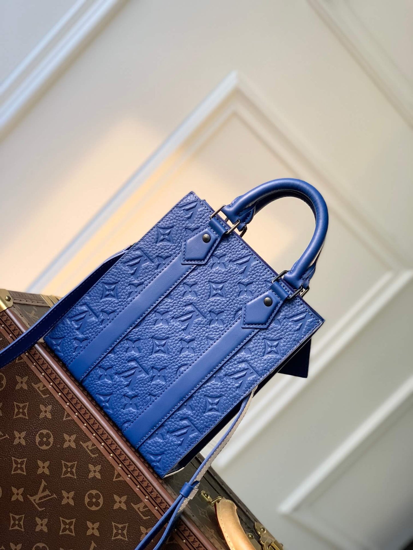 m46453 sac plat monogram eclipse 19cm blue