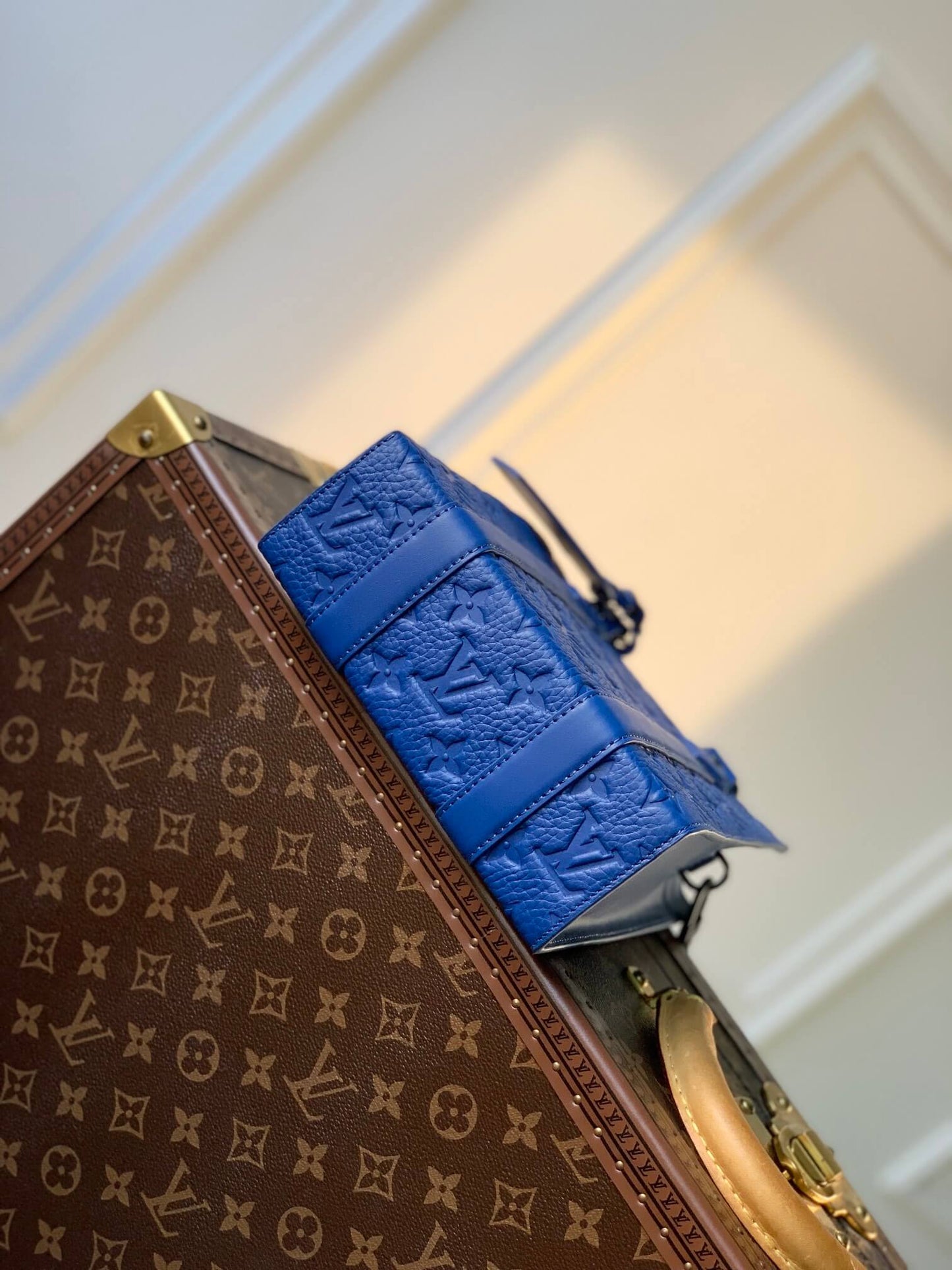 m46453 sac plat monogram eclipse 19cm blue