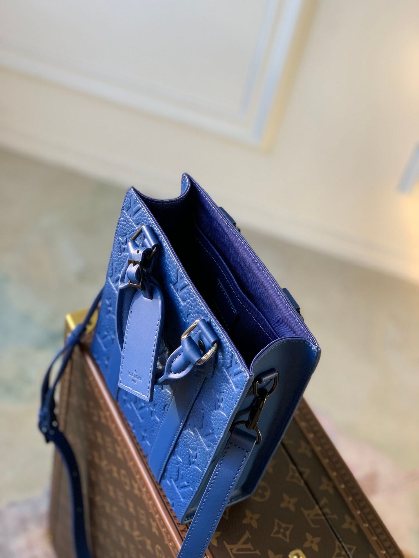 m46453 sac plat monogram eclipse 19cm blue