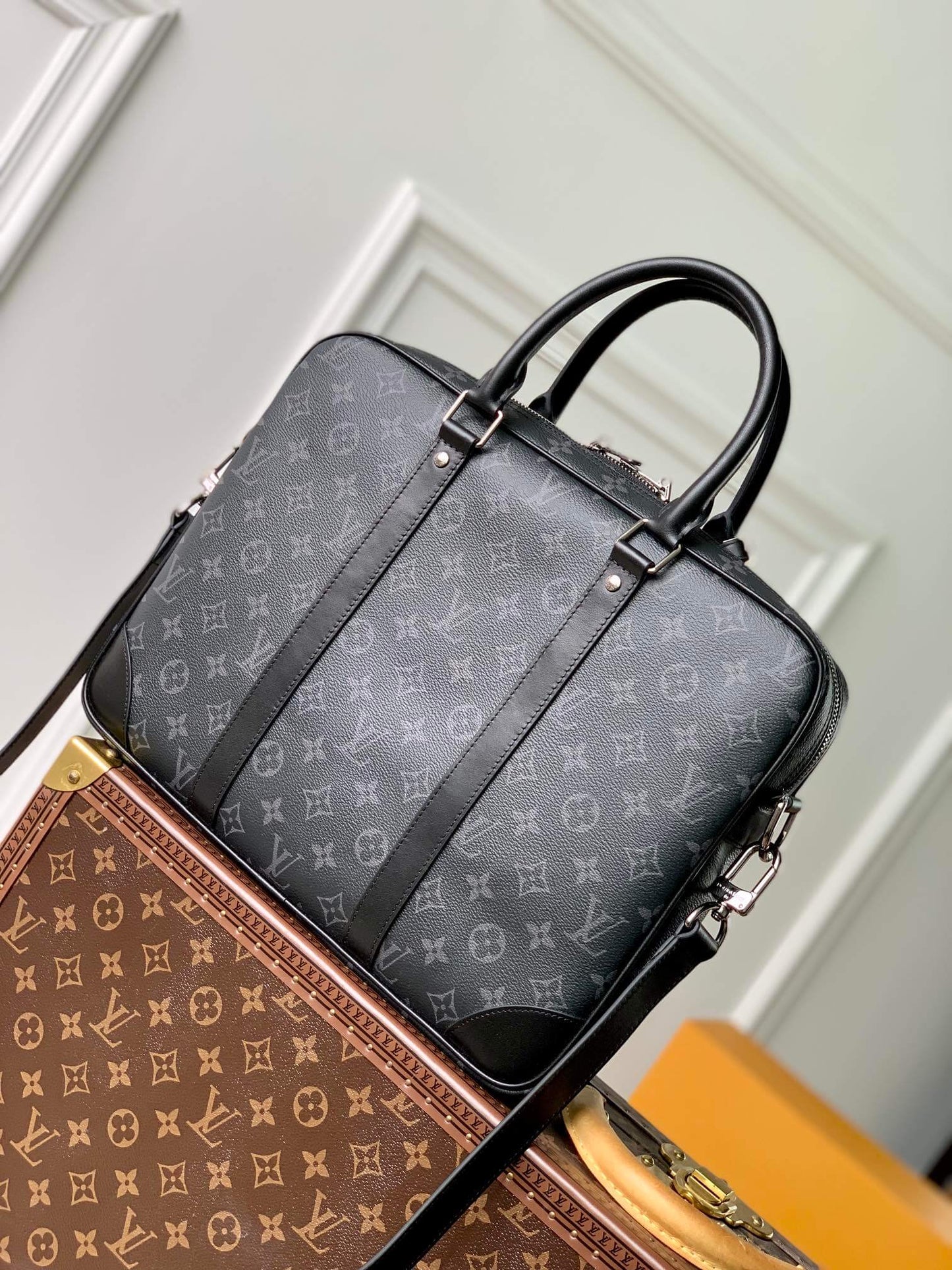 m46457 porte documents voyage pm 36 5cm monogram eclipse black