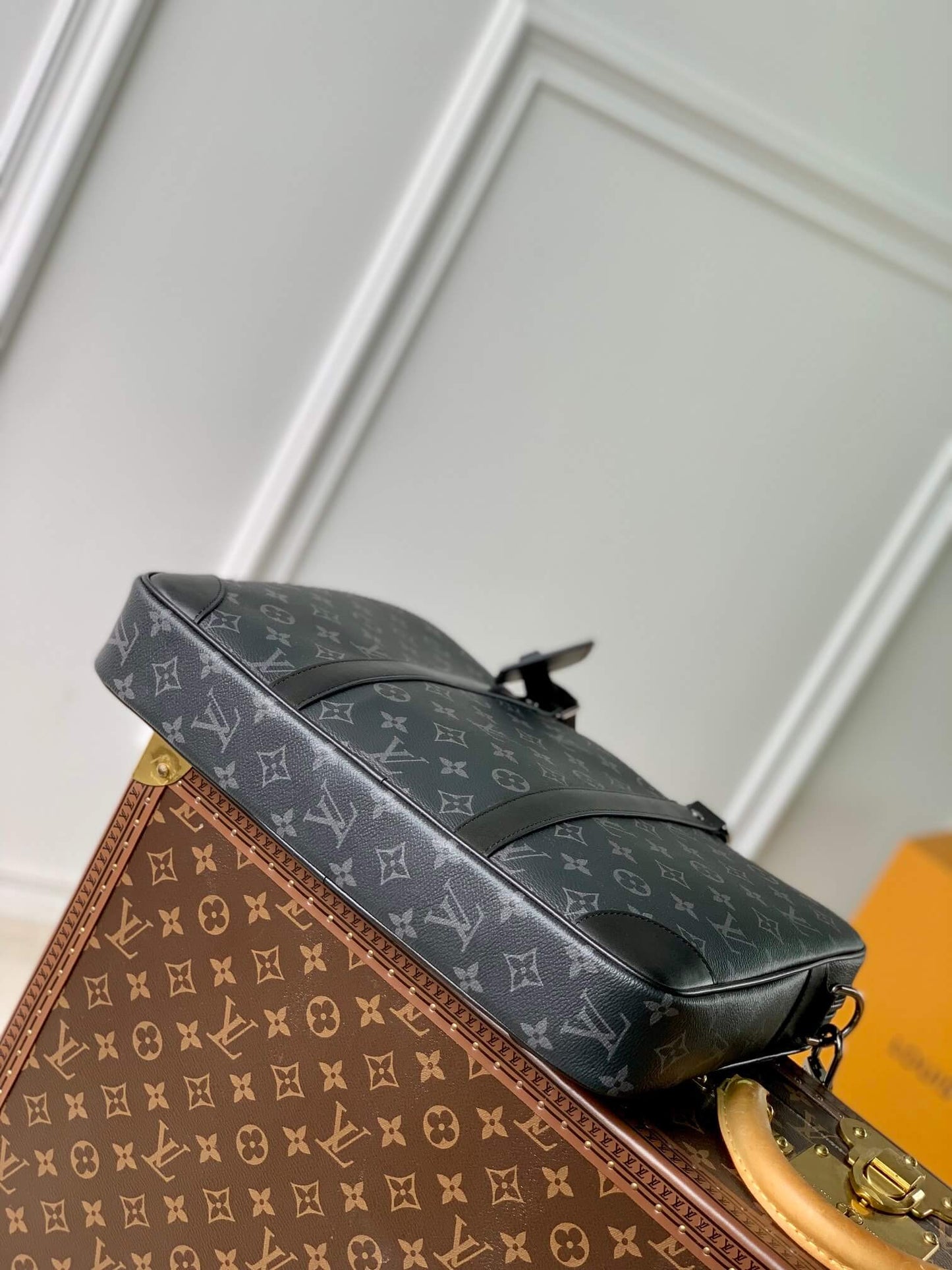 m46457 porte documents voyage pm 36 5cm monogram eclipse black