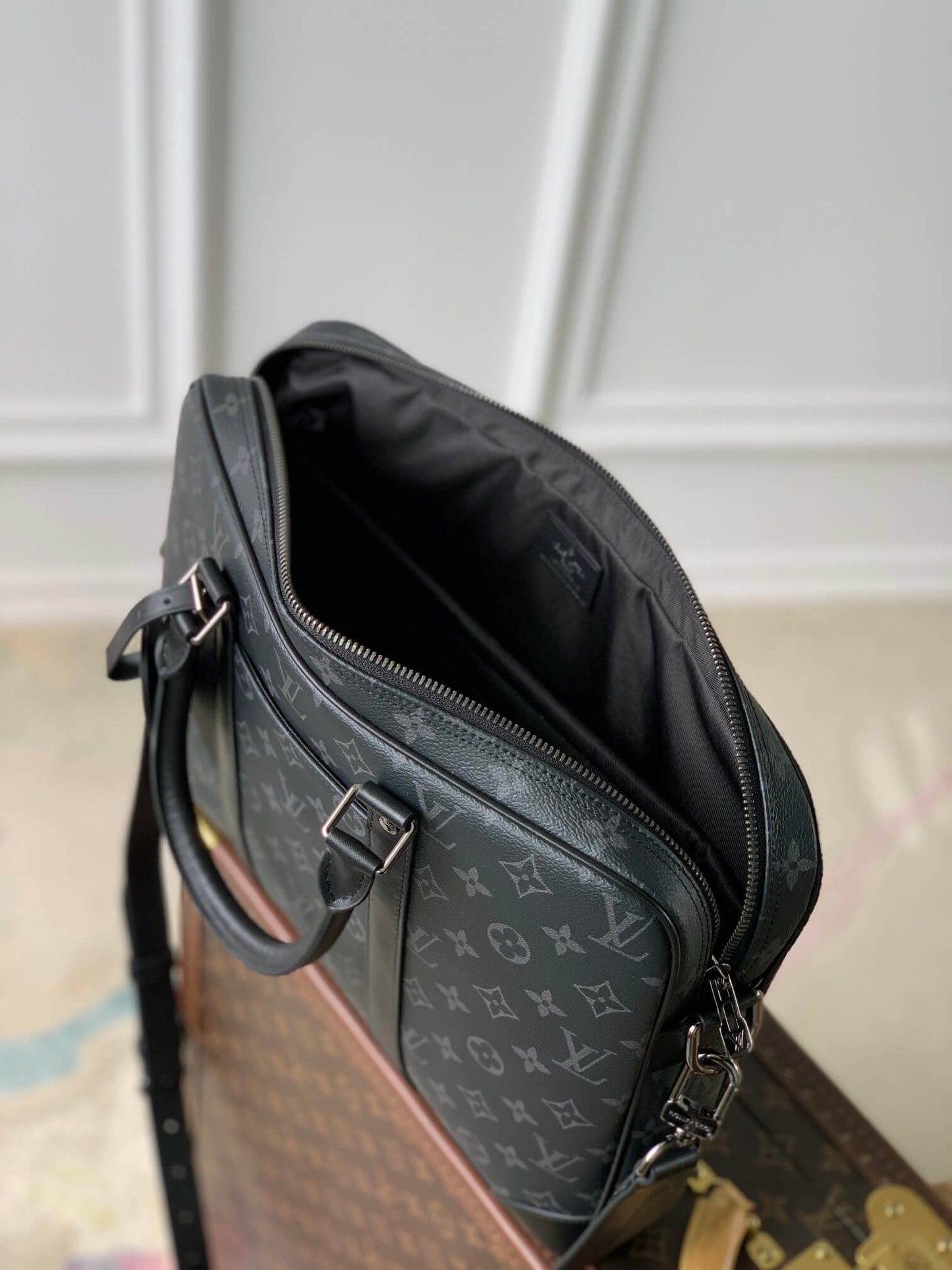 m46457 porte documents voyage pm 36 5cm monogram eclipse black