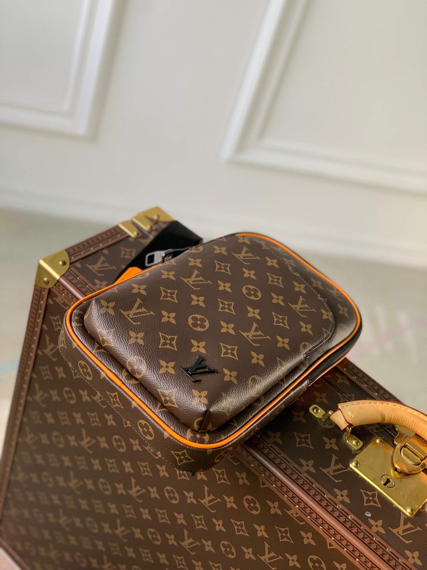 m46718 avenue shoulder bag 20cm monogram macassar