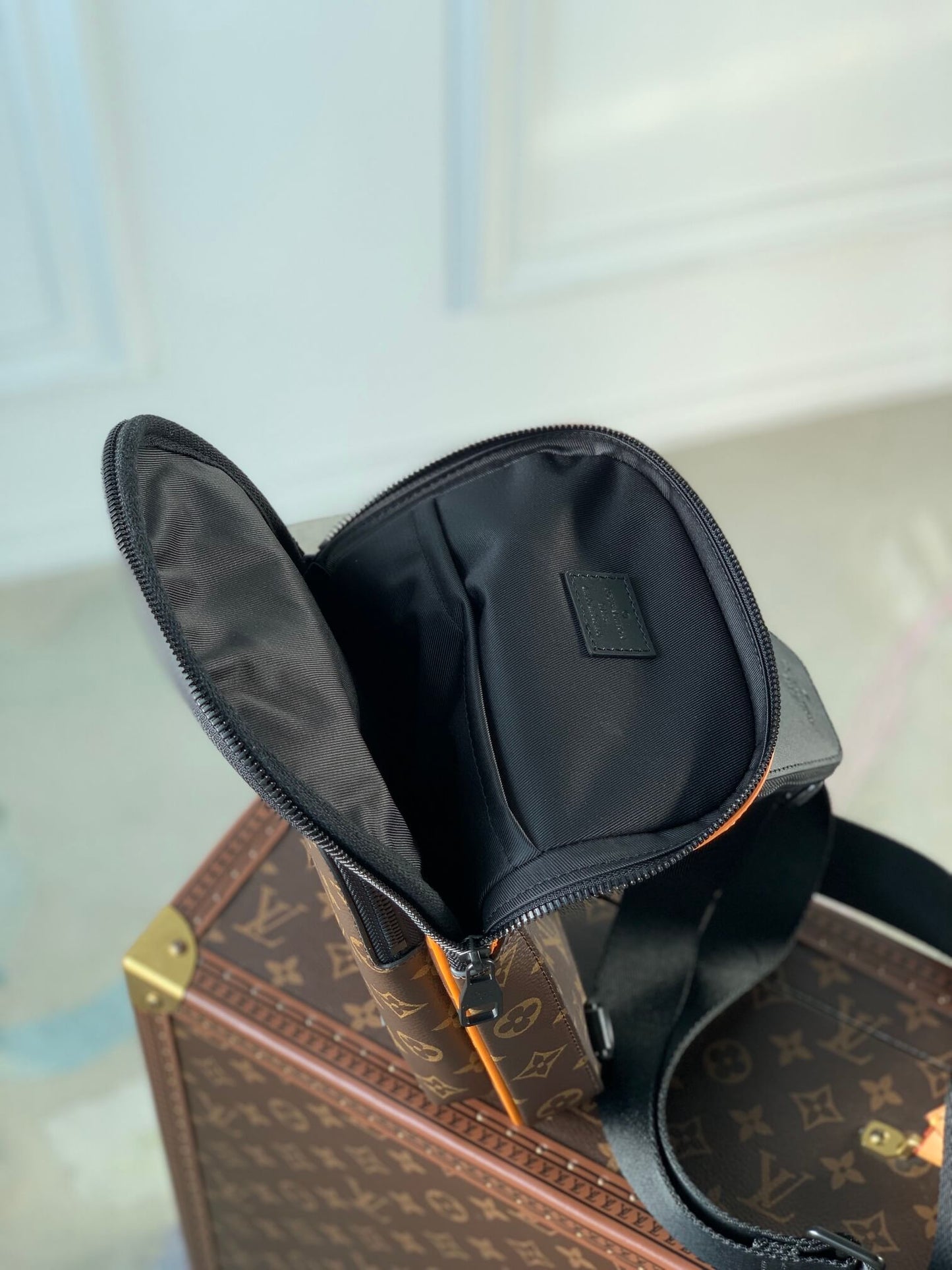 m46718 avenue shoulder bag 20cm monogram macassar