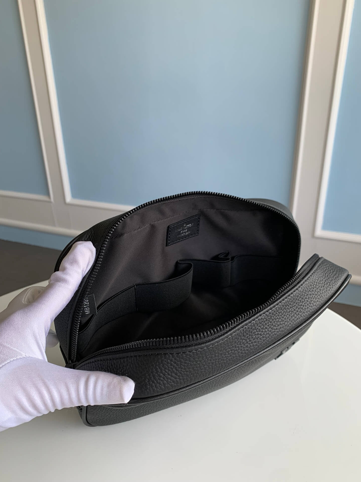 m47521 messenger bag man bag 24 5cm black