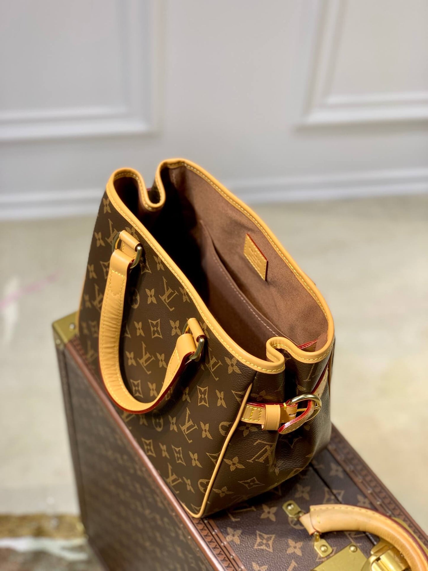 m51156 neverfull pm monogram 25cm yellow neverfull subaxillary bag handbag
