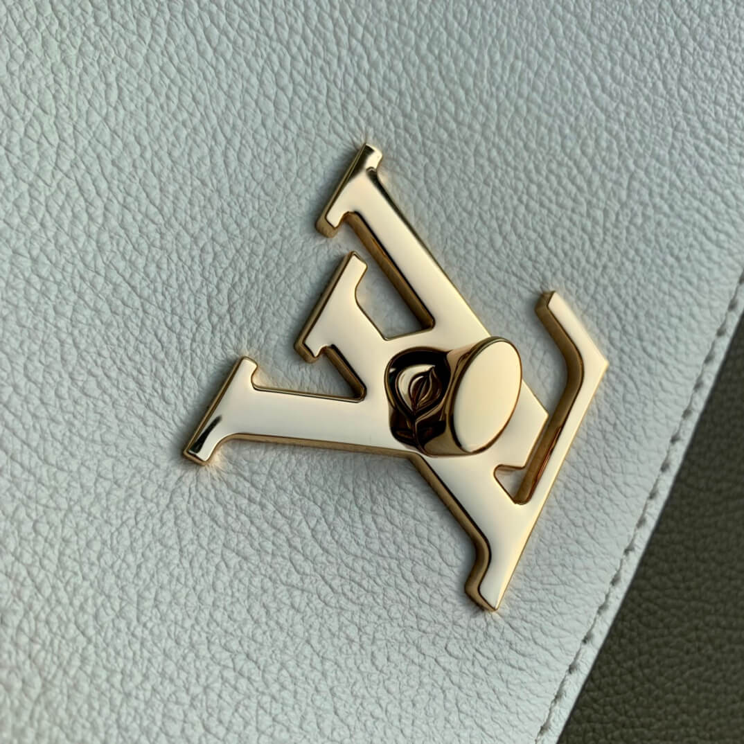 m51395 lockme ever green 31cm material of calf leather handbag