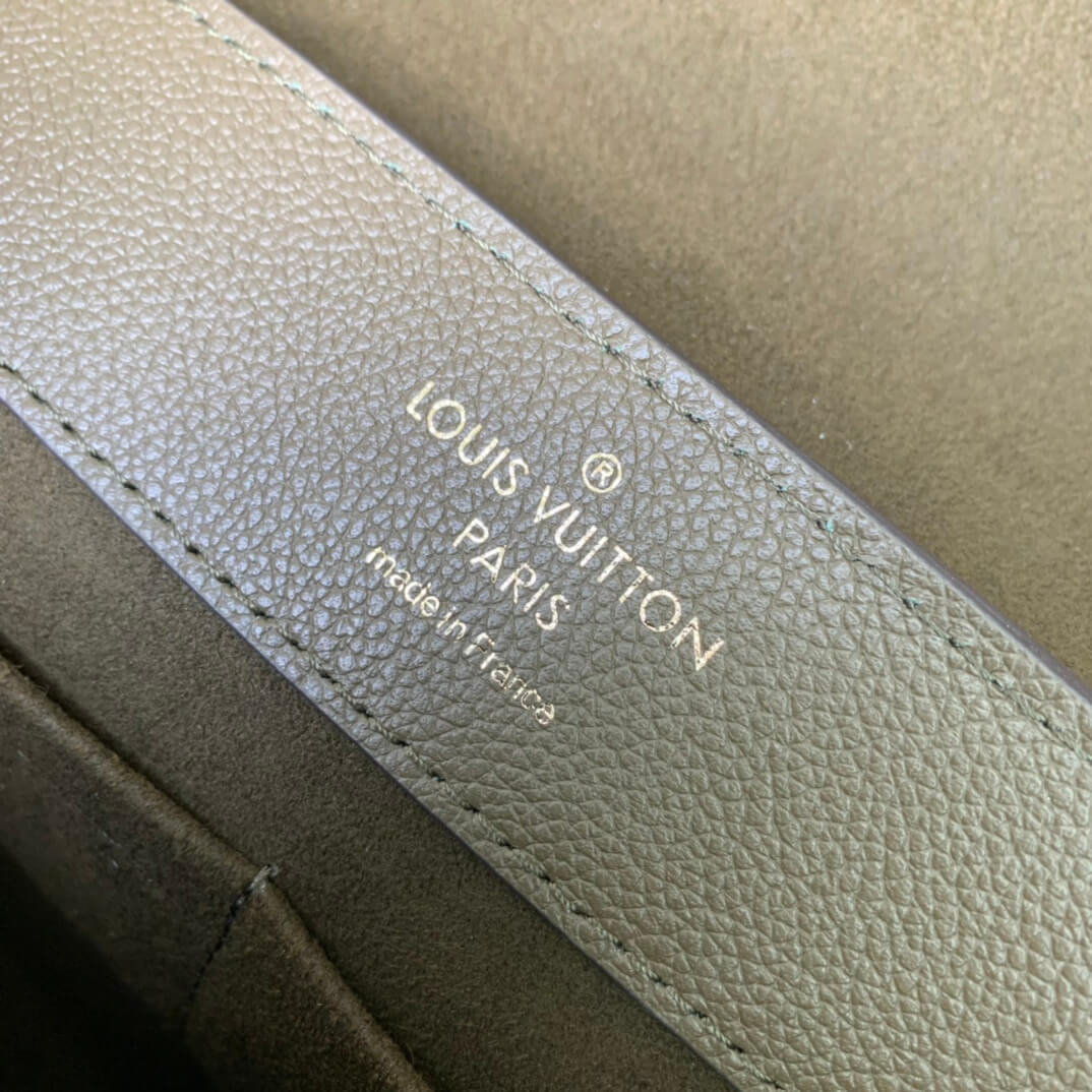 m51395 lockme ever green 31cm material of calf leather handbag