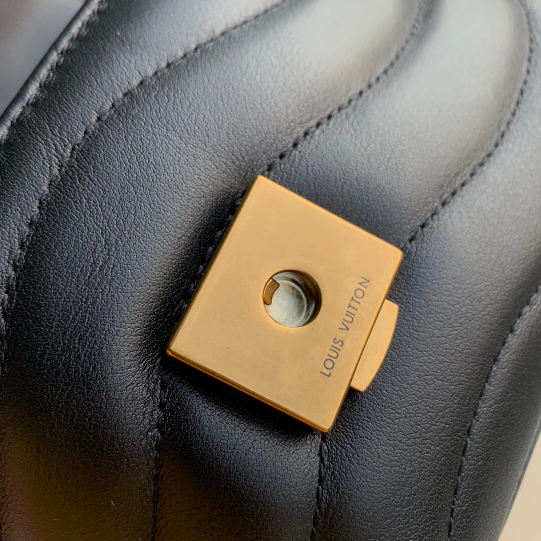 m53937 hold me handbag black 23cm new wave