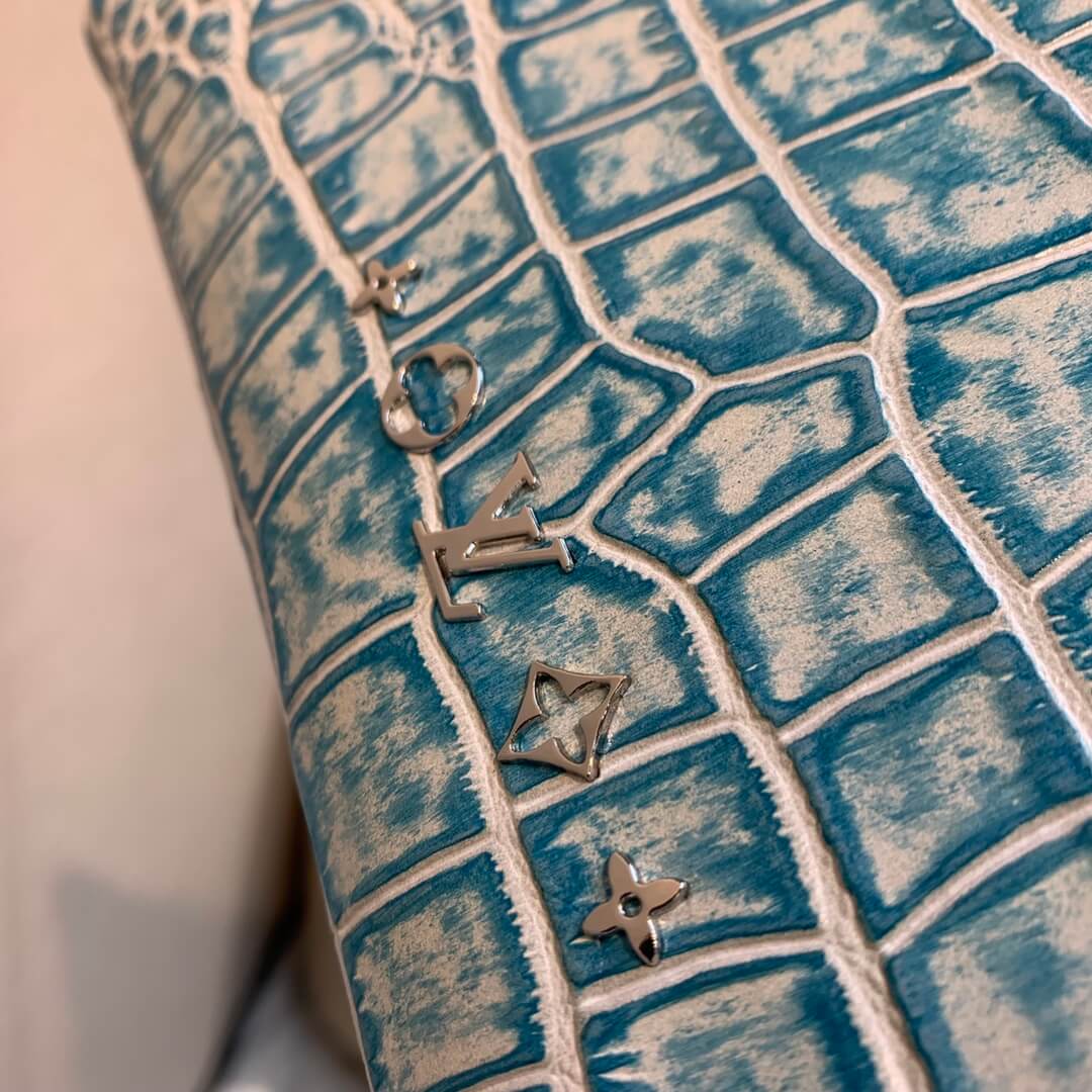 m57791 coussin pm vuittamins 26cm blue crocodile pattern