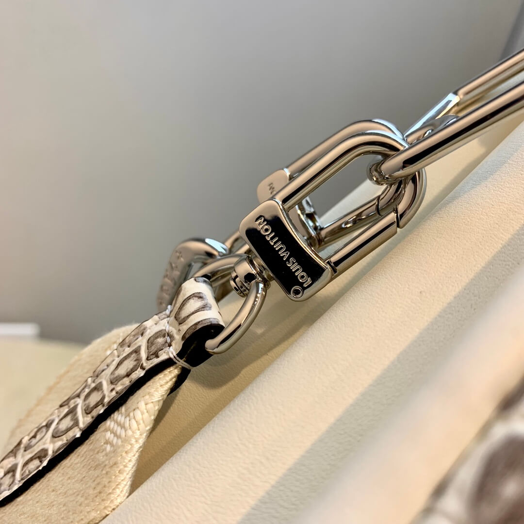 m57791 coussin pm vuittamins 26cm white crocodile pattern