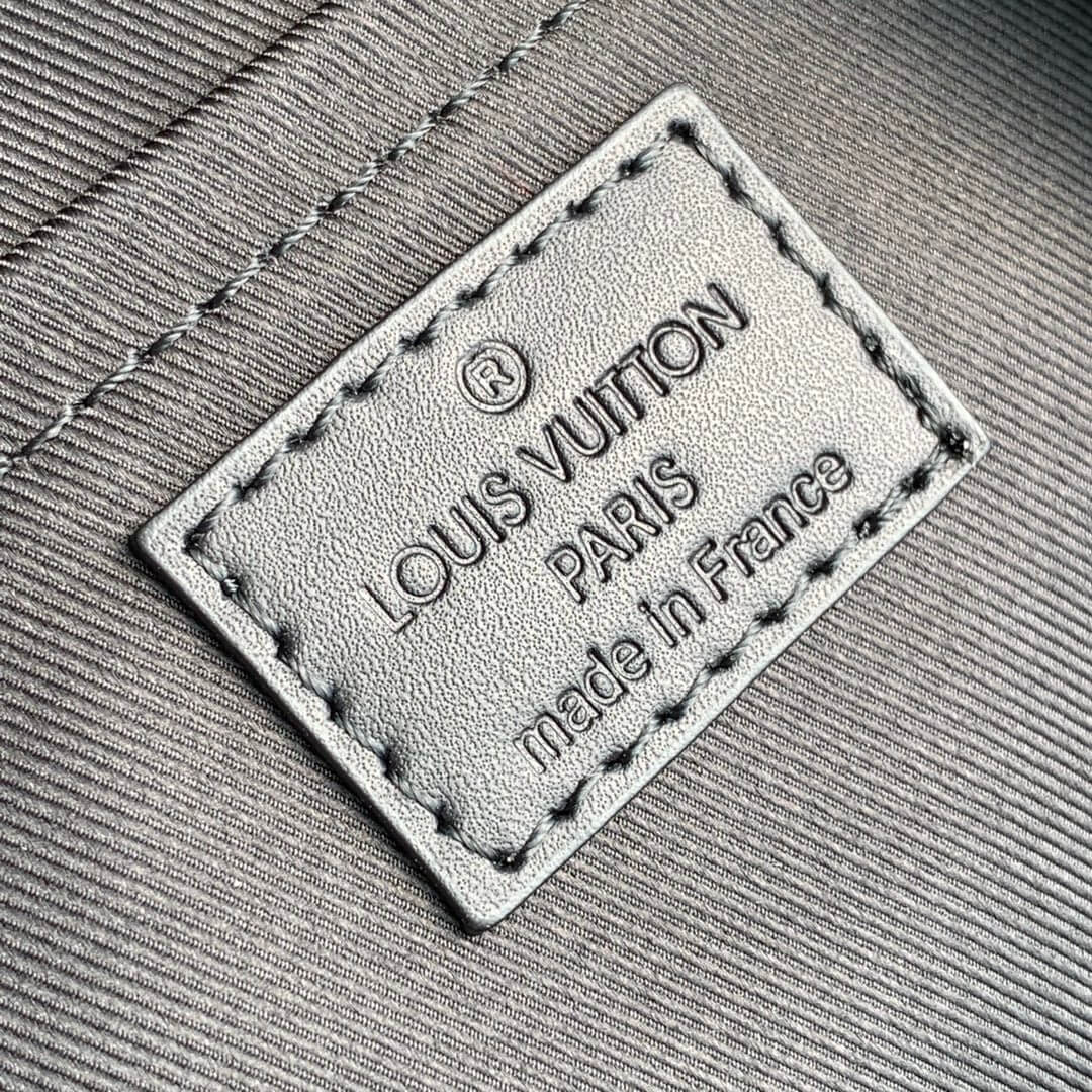 m57959 armand monogram seal 31cm black