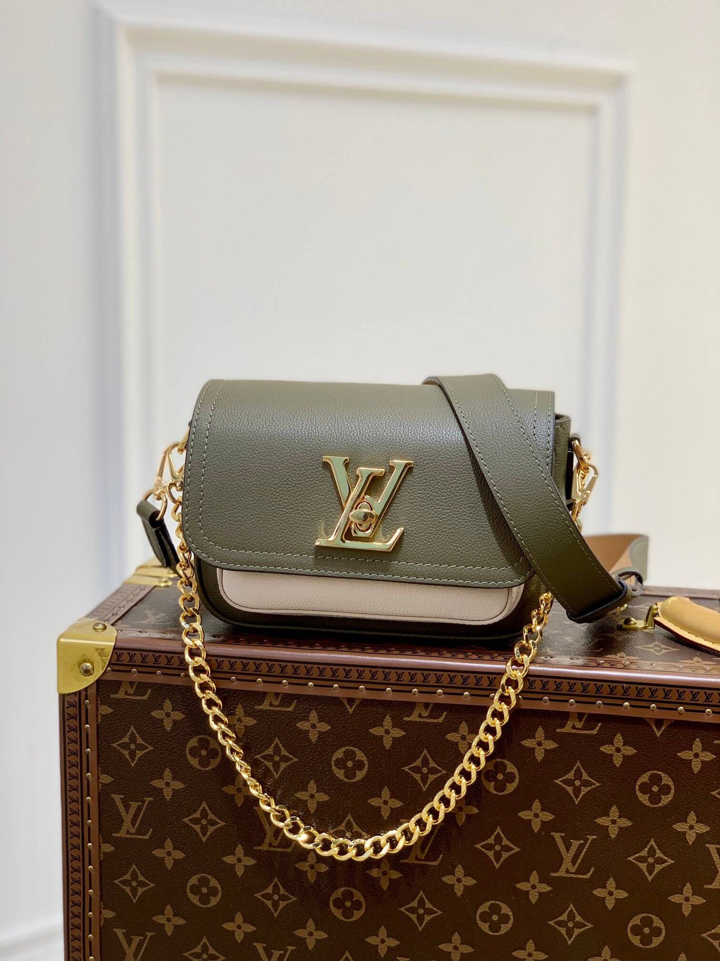 m58557 lockme tender shoulder bag cross body bags blackish green lambskin