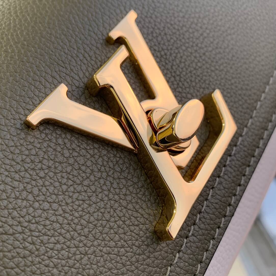 m58557 lockme tender shoulder bag cross body bags blackish green lambskin