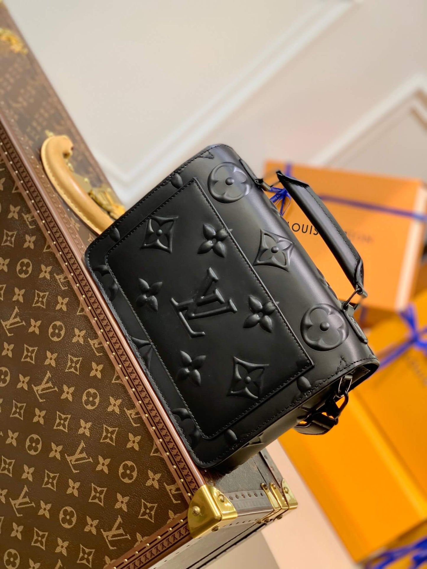 m58711 ambassadeur pm monogram 25cm black