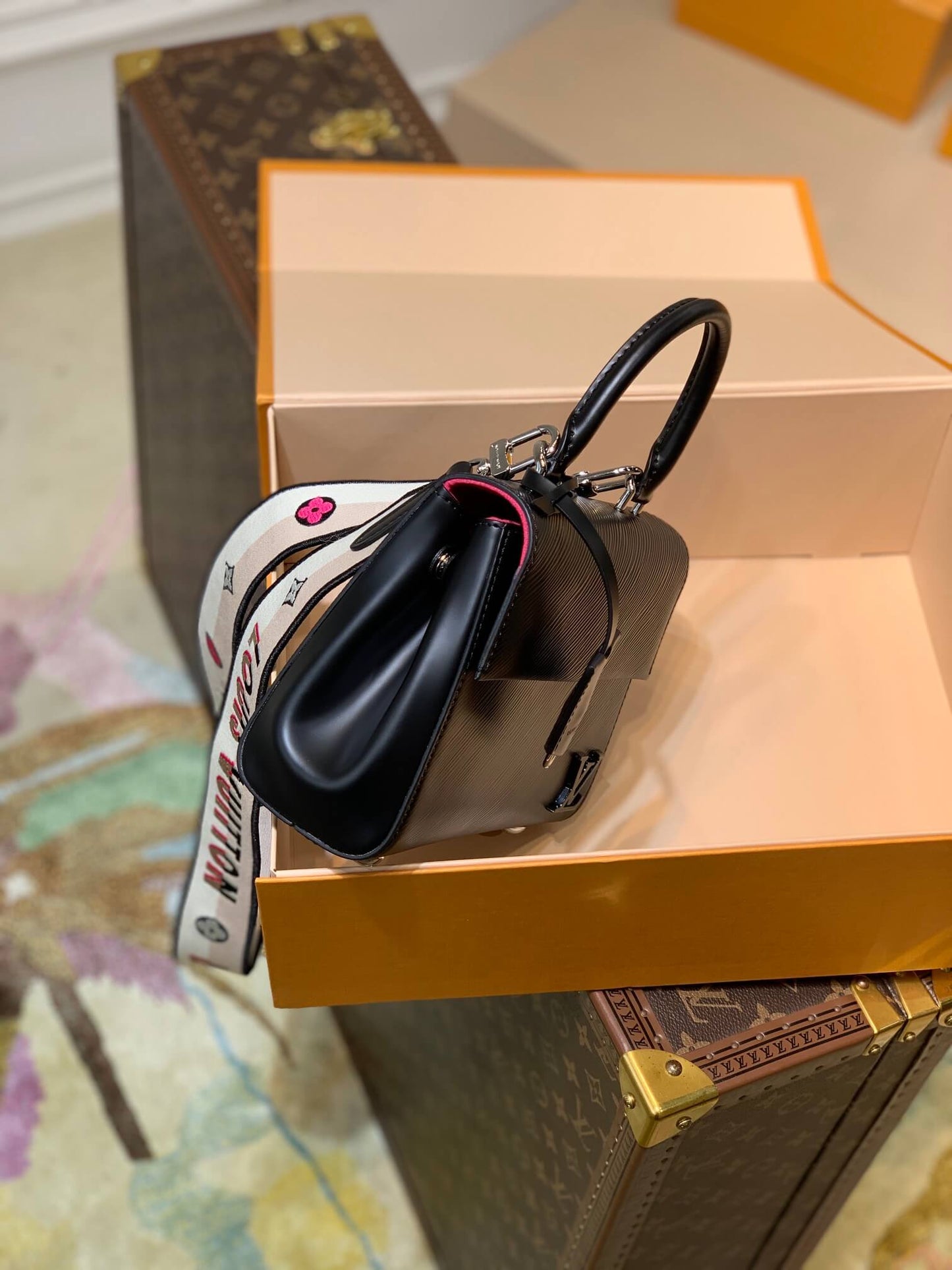 m58931 cluny monogram 20cm black