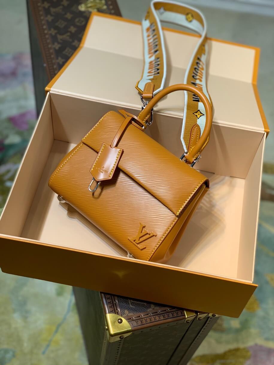 m58931 cluny monogram 20cm brown