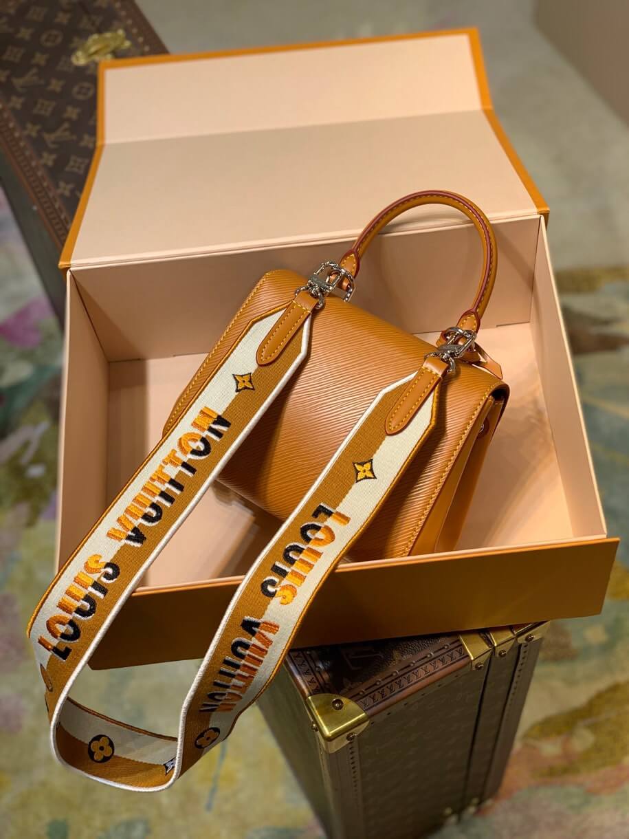 m58931 cluny monogram 20cm brown