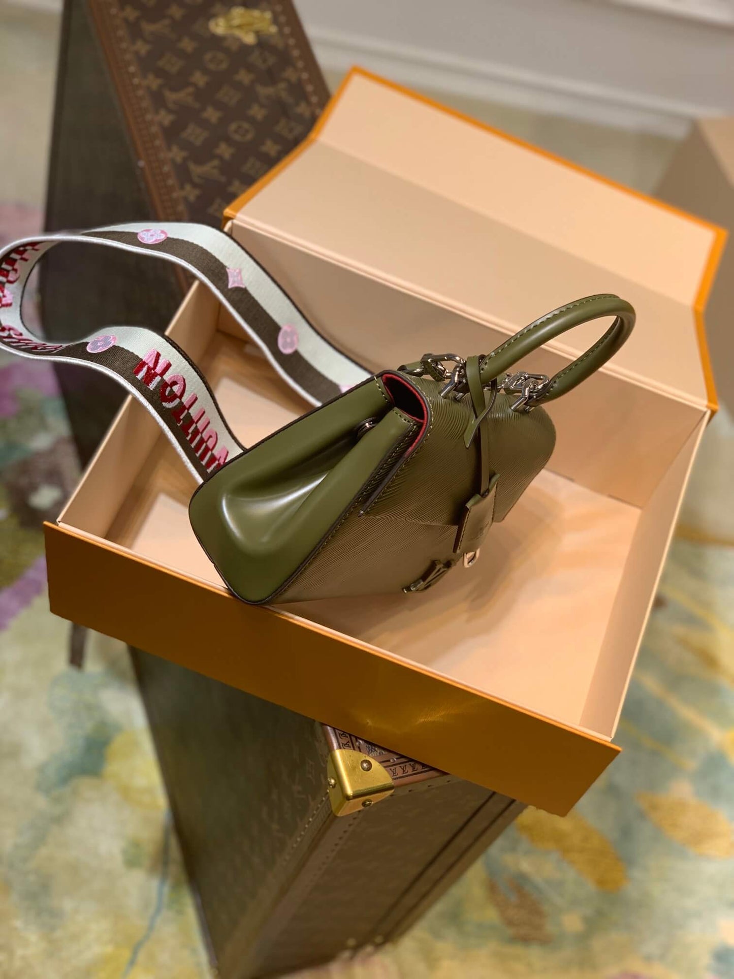 m59108 cluny monogram 20cm brownish green