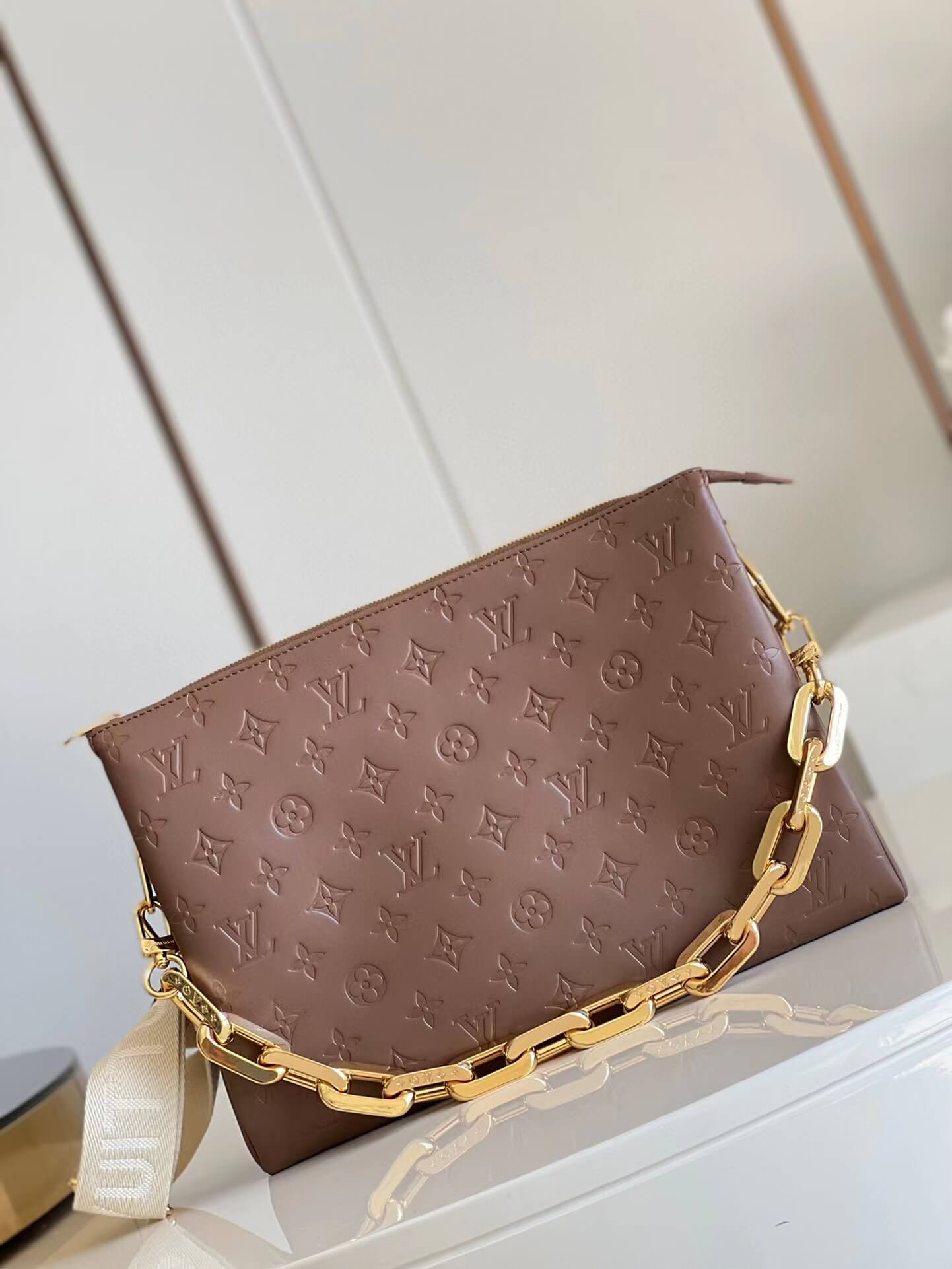m59279 coussin mm 34cm m59277 pm 26cm monogram taupe