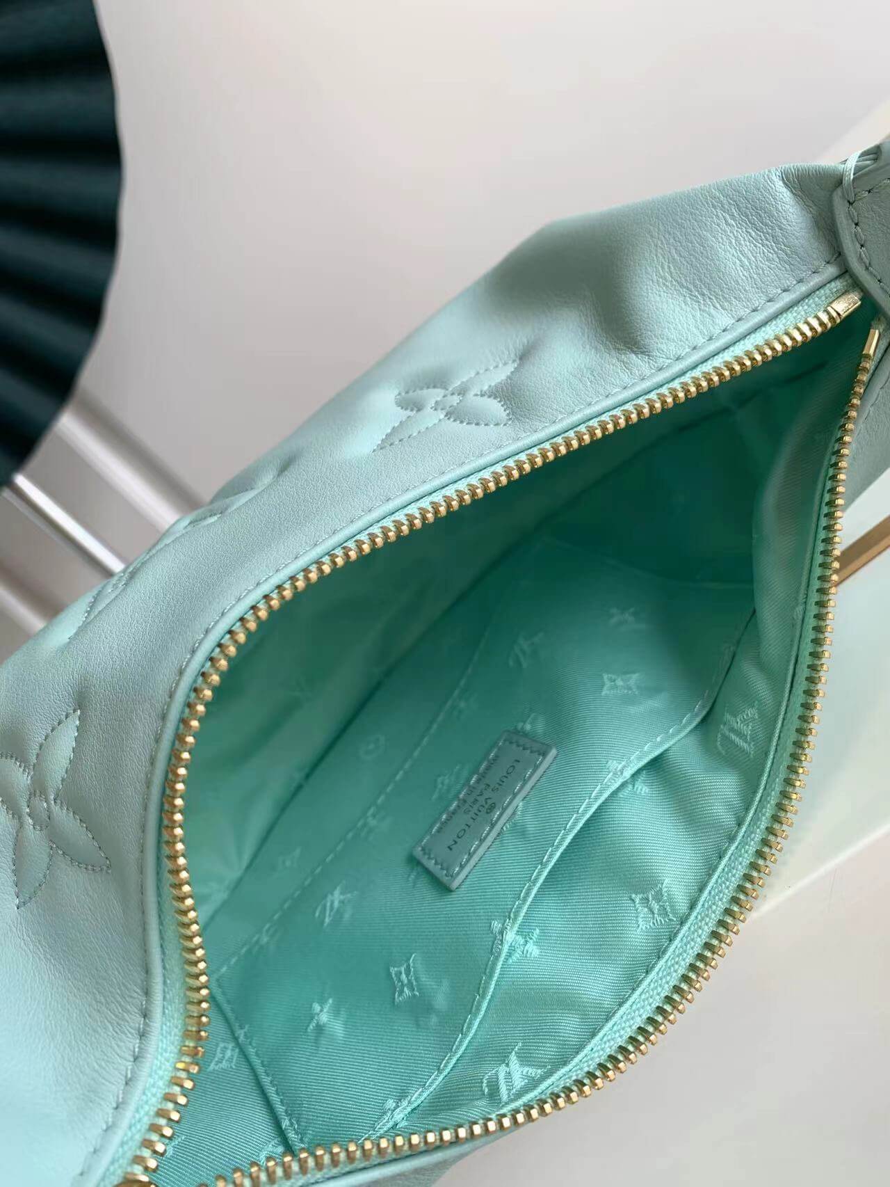m59959 over the moon monogram 27 5cm light green