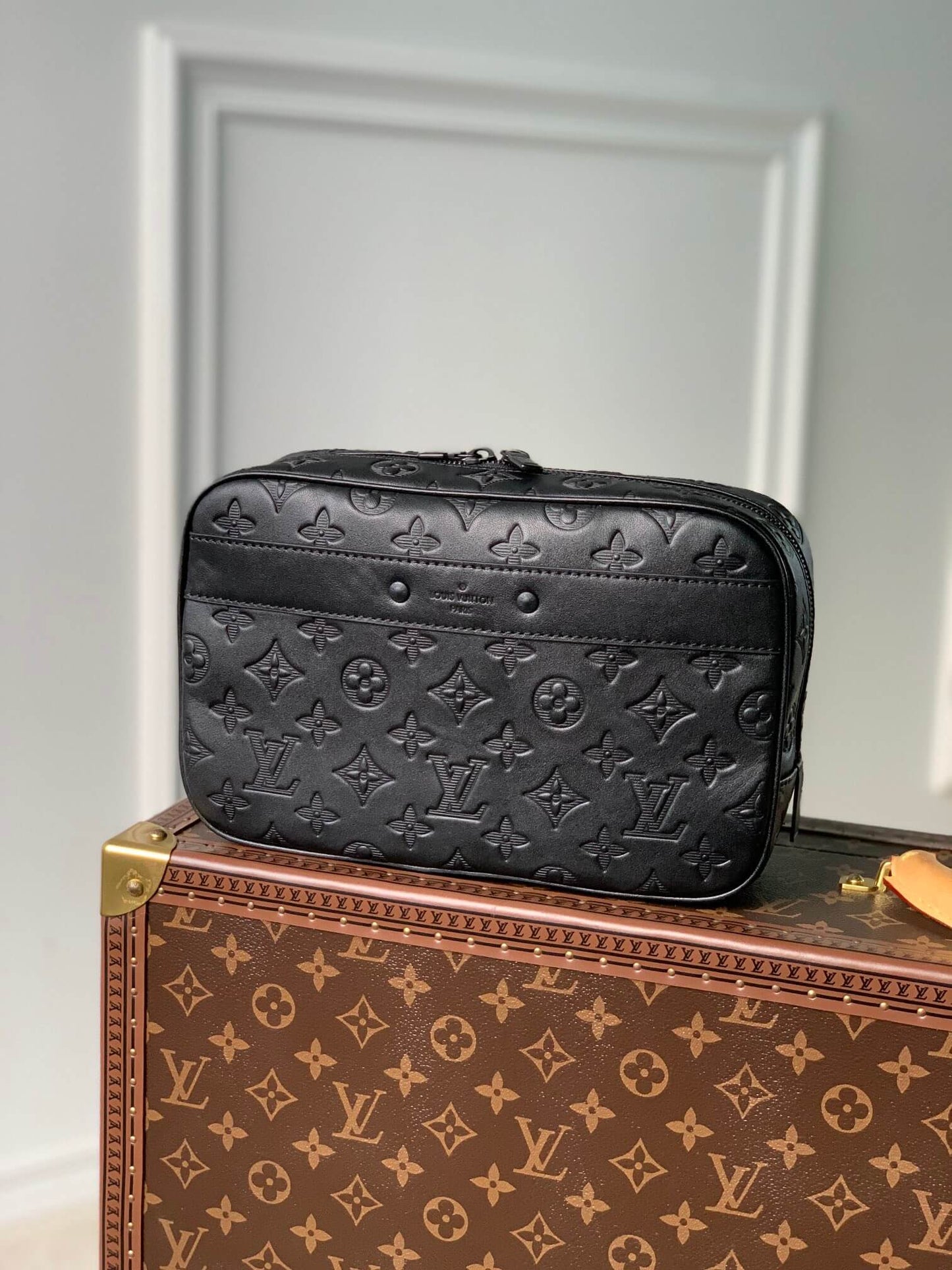m68589 trousse toilette gm monogram shadow 26cm black