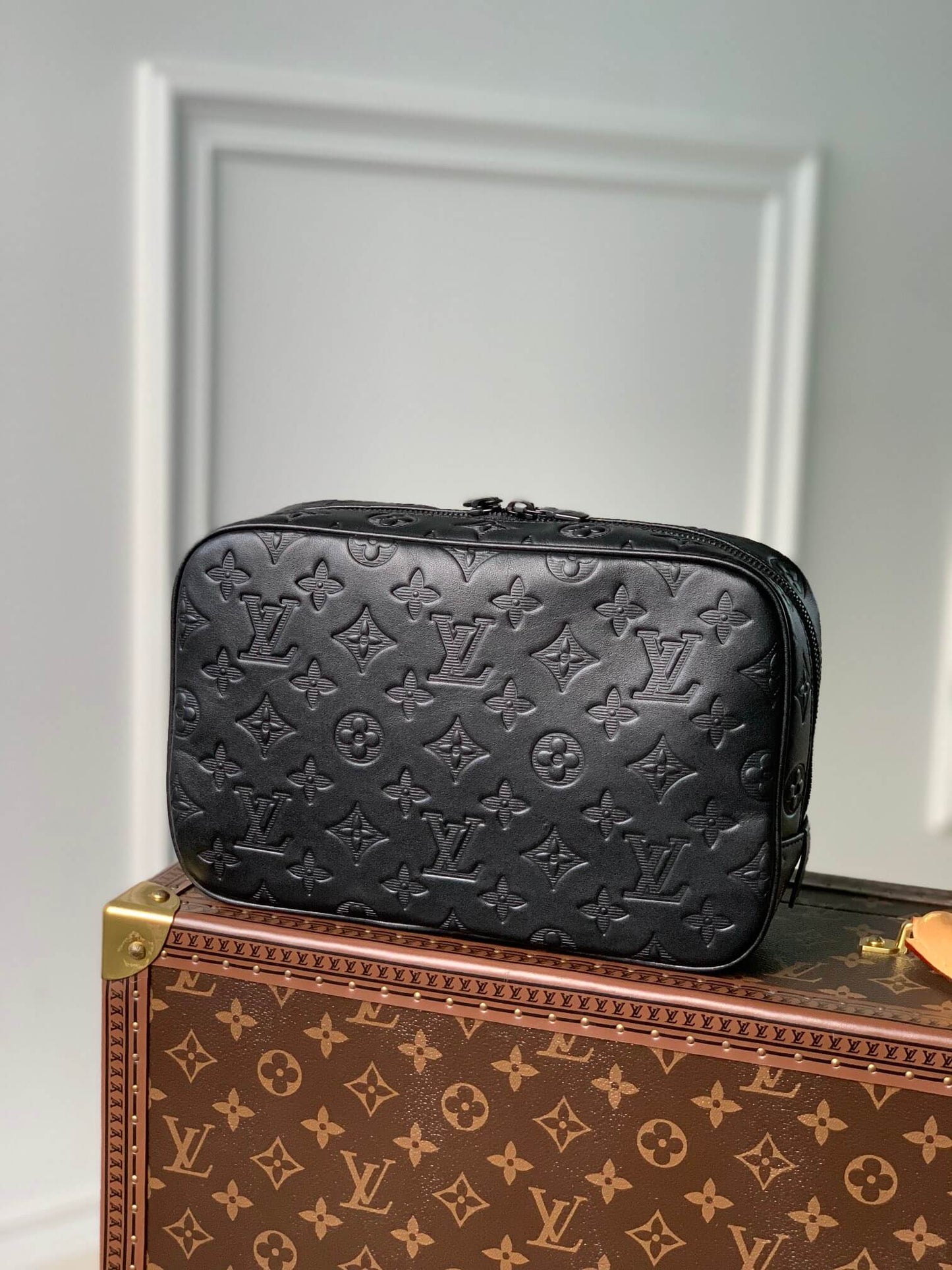 m68589 trousse toilette gm monogram shadow 26cm black