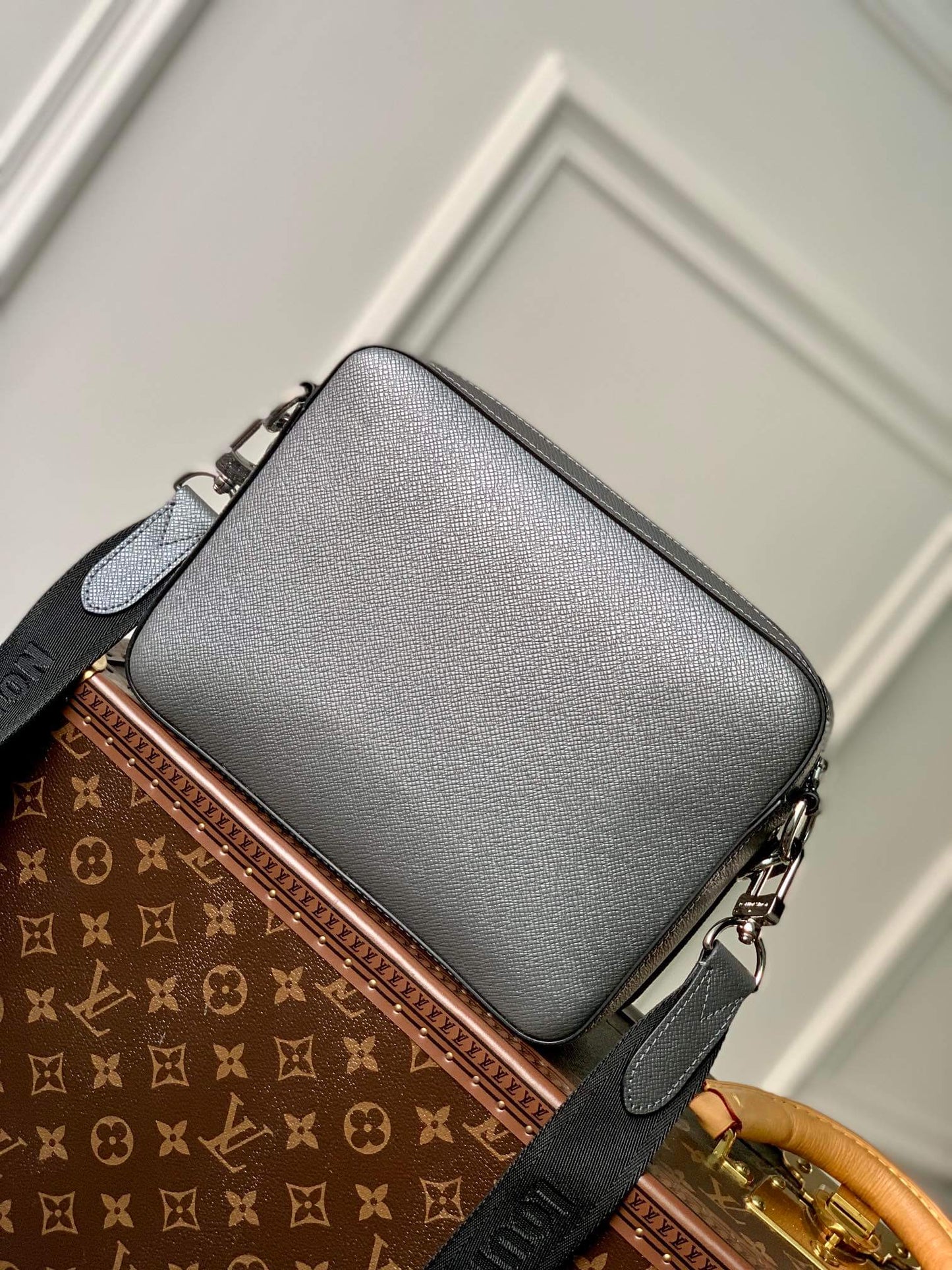 m69443 trio messenger pm sac plat 25cm silver shoulder bag cross body bags man bag mens bag
