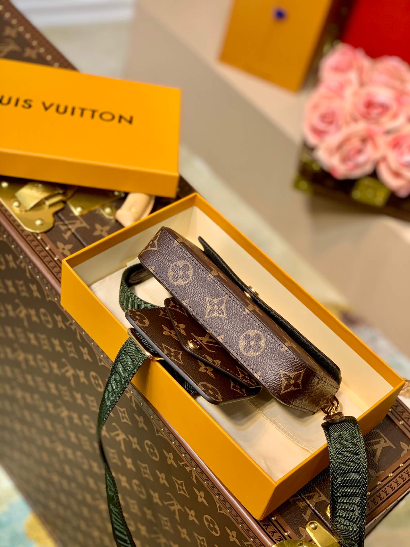 m80091 multi pochette felicie 17cm monogram khaki green