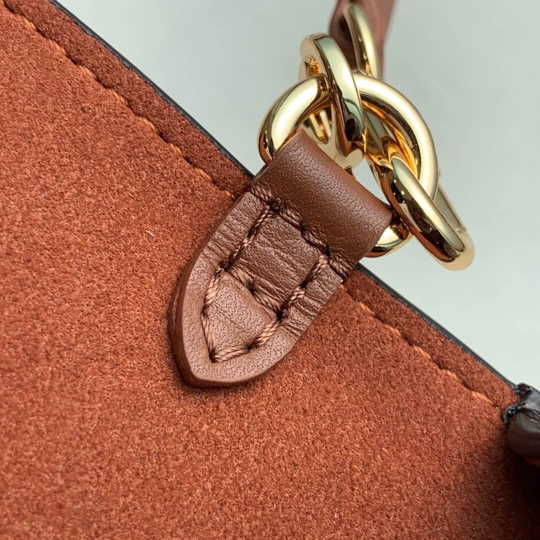 m80763 padlock on strap coussin 19cm caramel