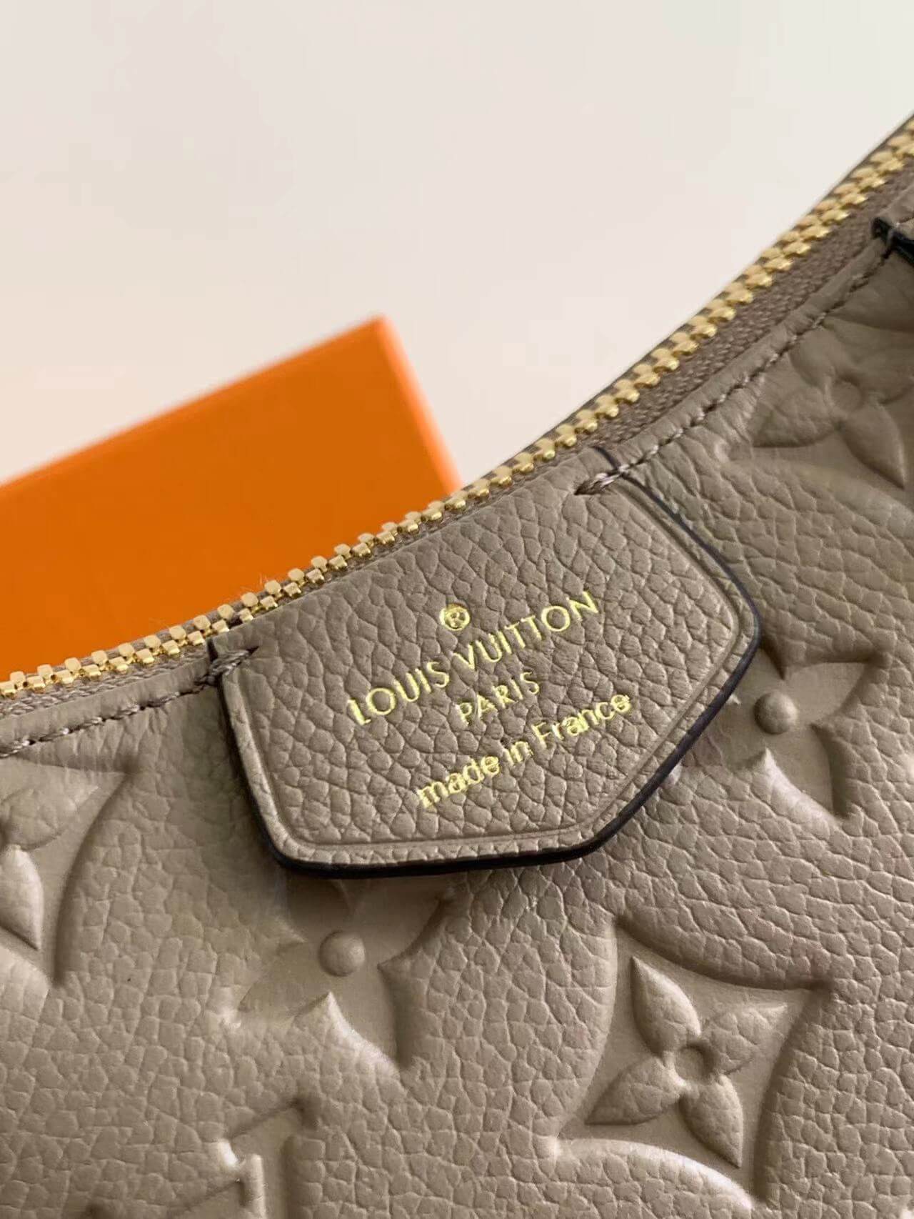 m81066 easy pouch on strap elephant grey embossing 19cm