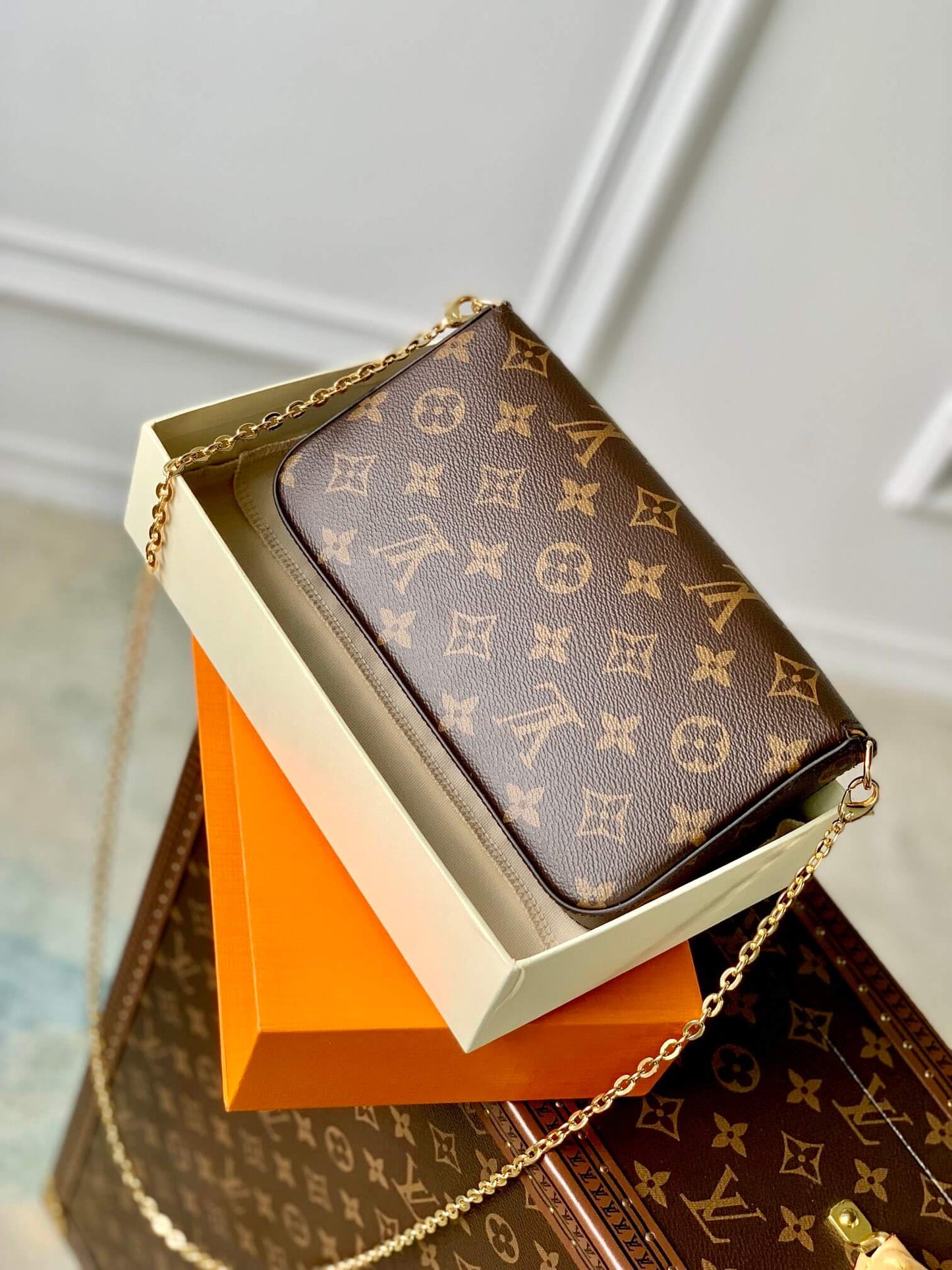 m81762 pochette felicie monogram 21cm myosotis yellow