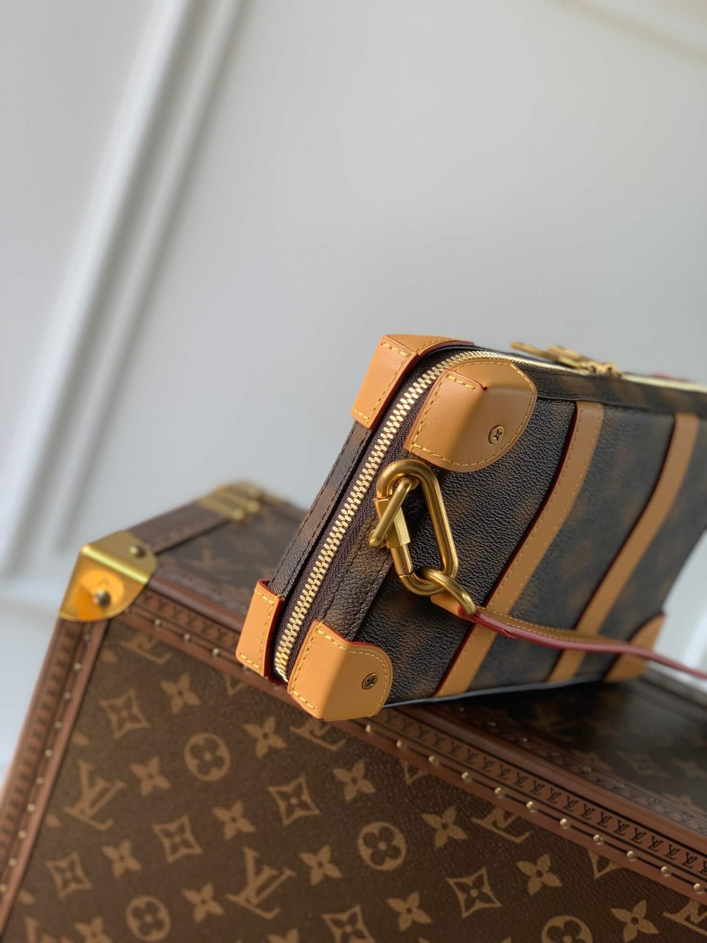 m81580 soft trunk blurry khaki monogram 22 5cm