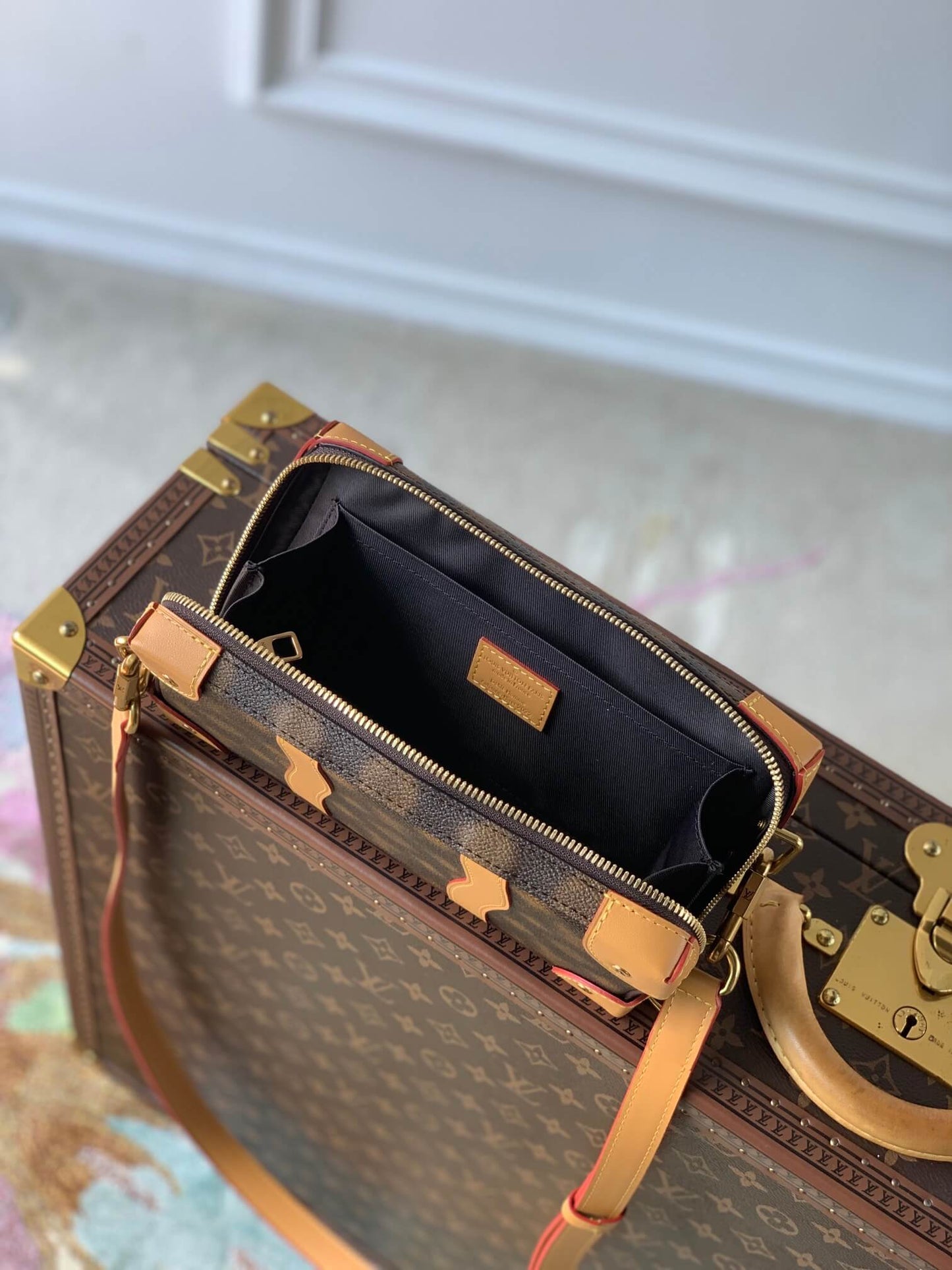 m81580 soft trunk blurry khaki monogram 22 5cm