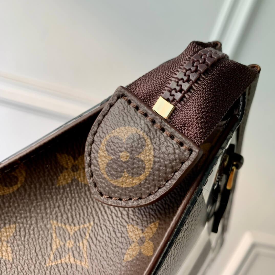 m81588 standing pouch sac tricot monogram chess 29cm black