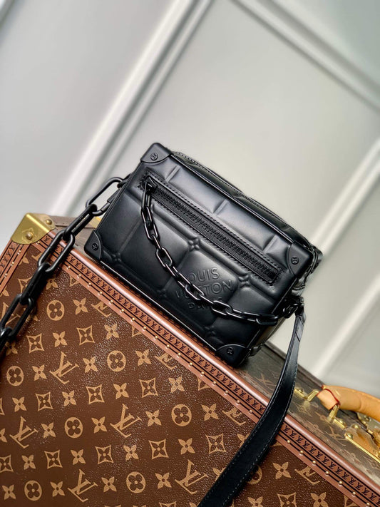 m81611 minisofttrunk monogram 18 5cm black