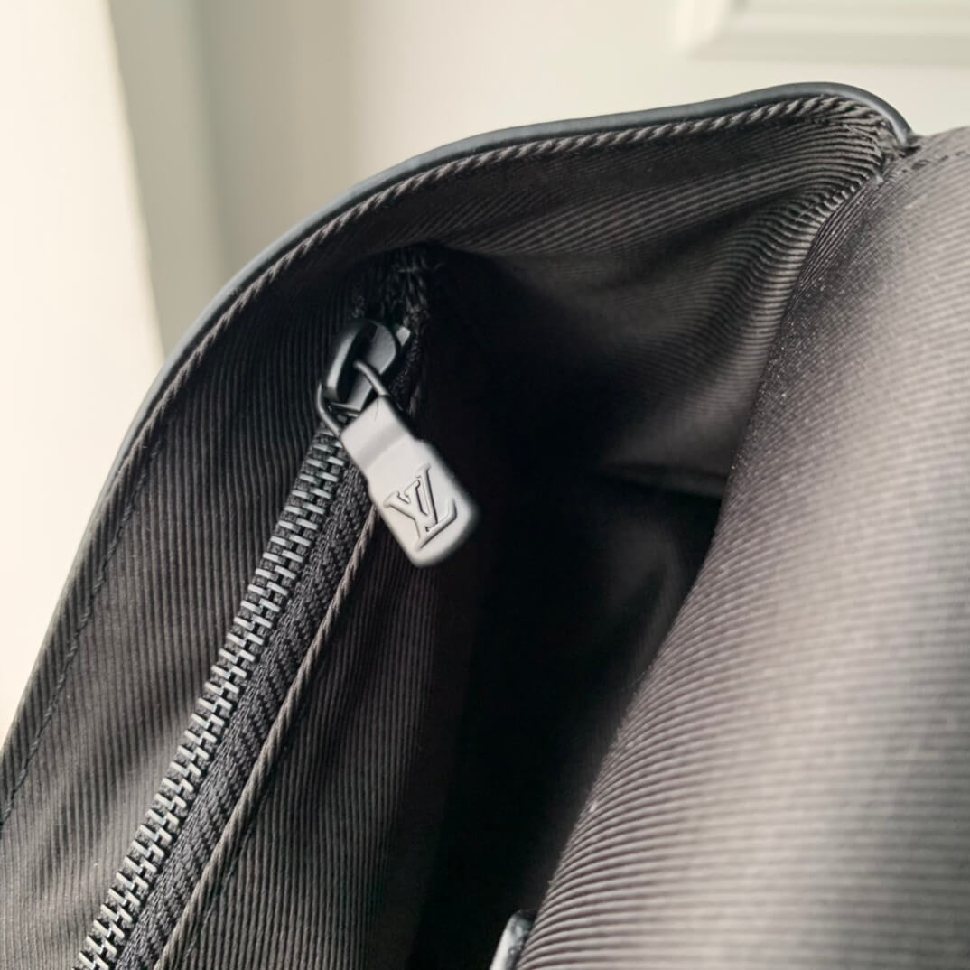 m81783 steamer messenger bag monogram 18cm black