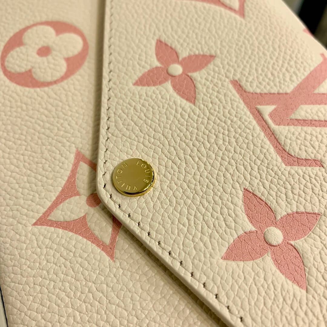m82047 pochette felicie monogram 21cm myosotis apricot