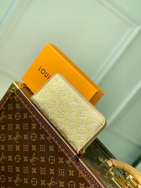m82468 zippy coin perth 19 5cm monoglam golden